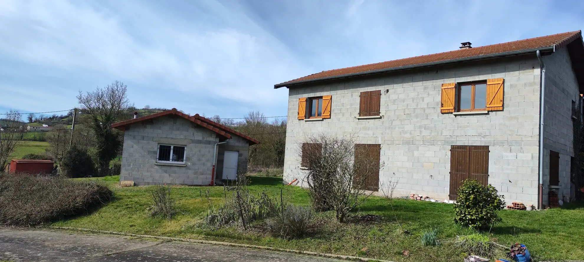 Maison à rénover à Sainte-Foy-l'Argentière avec garage et terrain plat