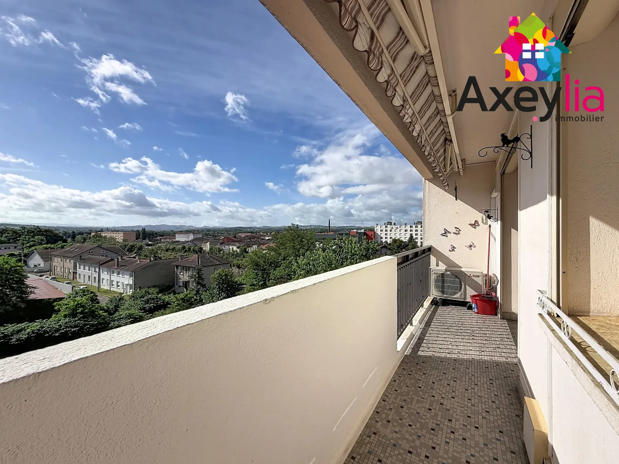 Appartement T5 à Roanne avec balcon, cave et box, proche centre-ville