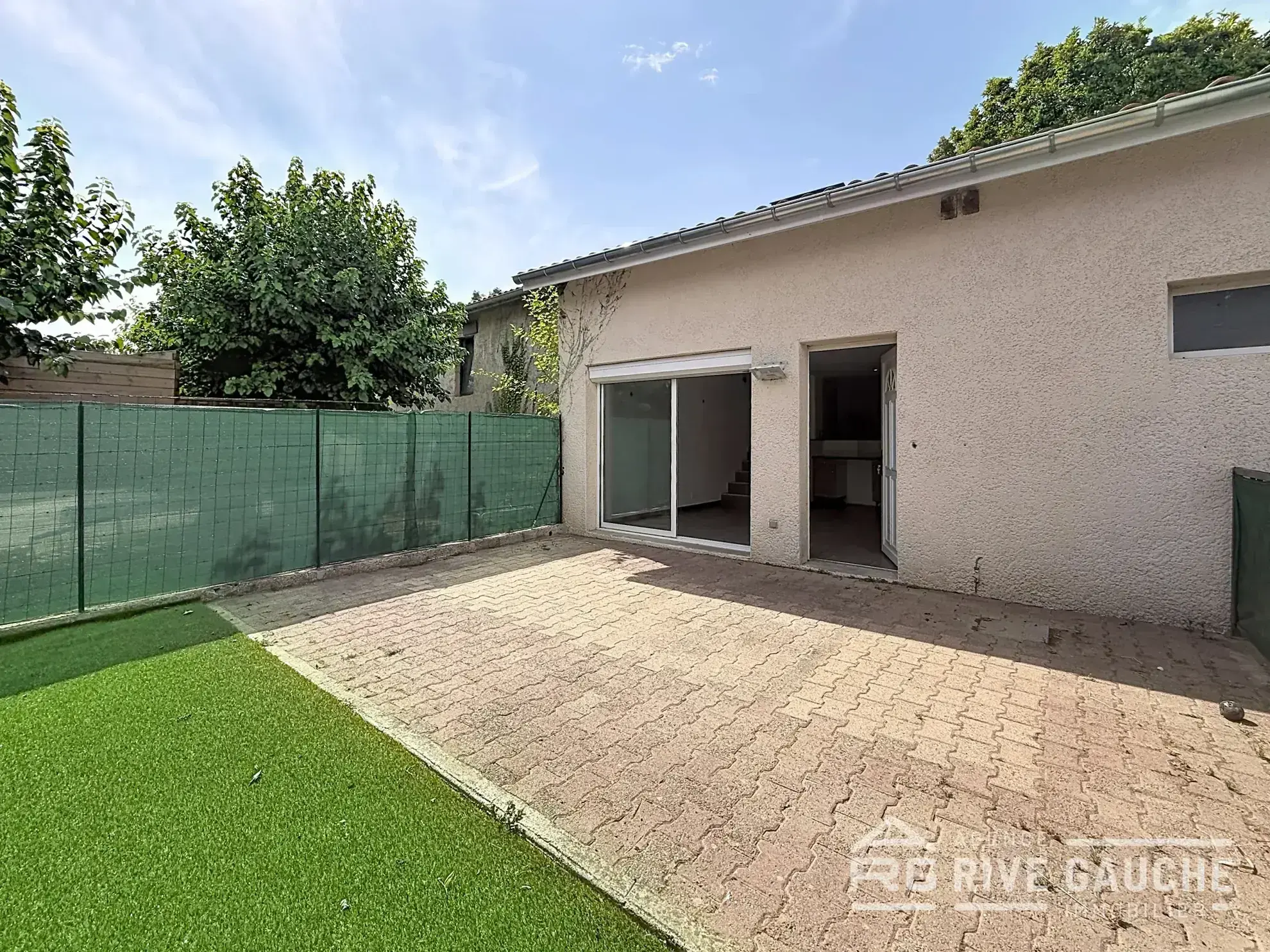 Maison de charme avec cour, garage et stationnement à Chonas-l'Amballan