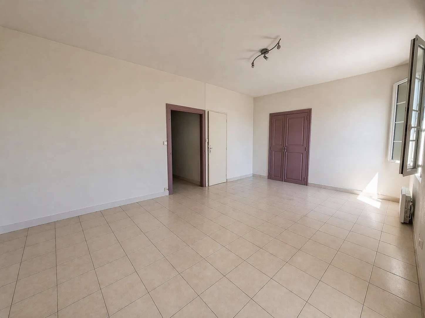Appartement 3 pièces lumineux à rénover avec vue dégagée à Vergèze 