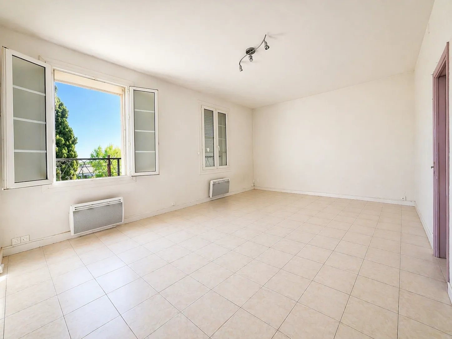 Appartement 3 pièces lumineux à rénover avec vue dégagée à Vergèze