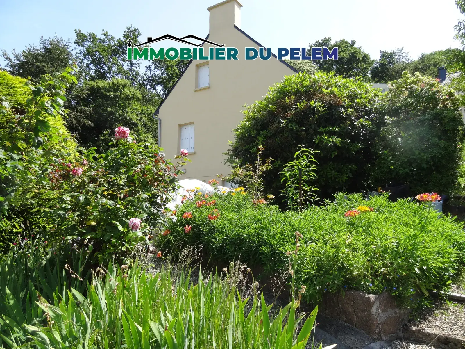 Belle maison à Rostrenen avec logement indépendant et jardin – Idéal pour projet familial ou locatif