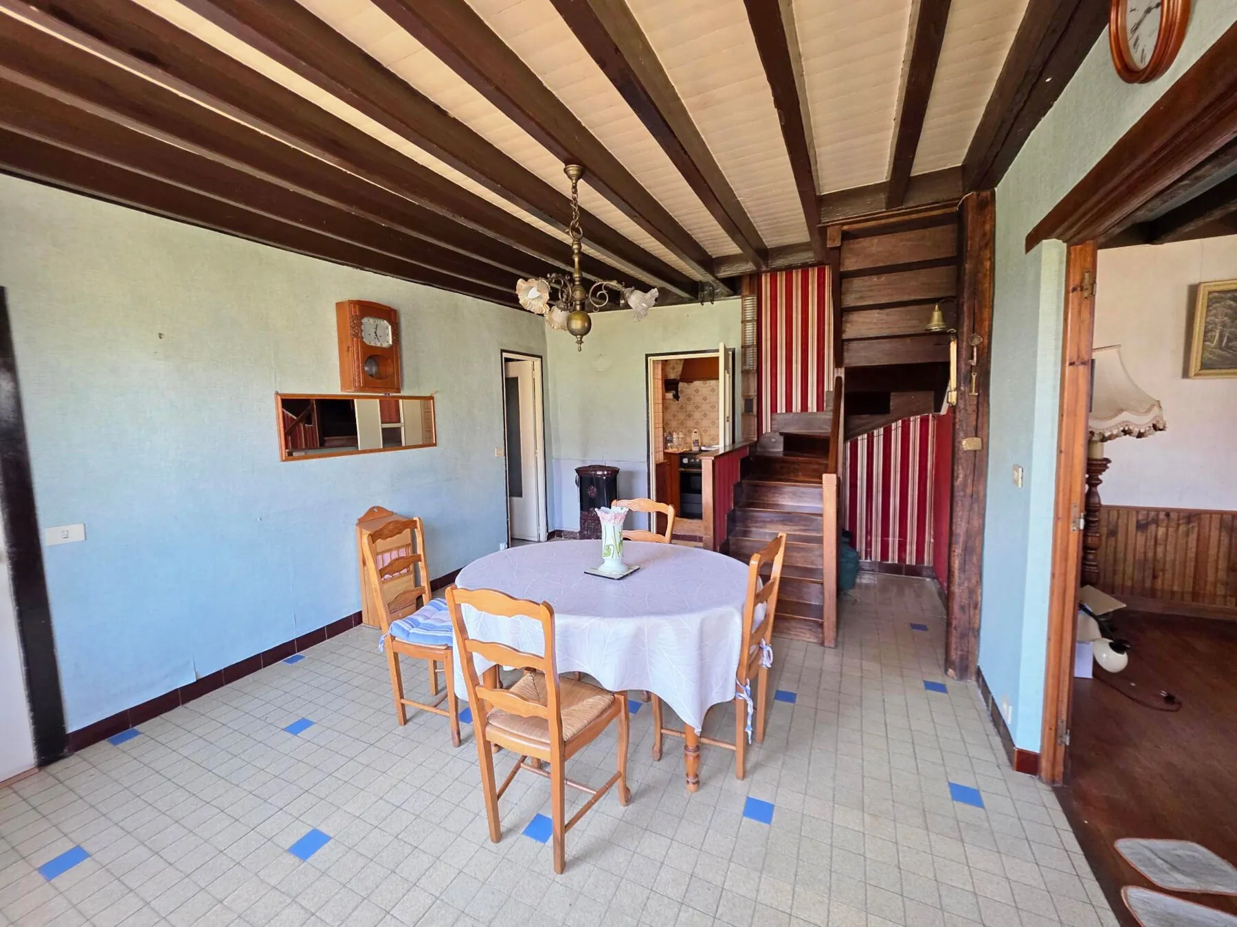 Maison à rénover avec garage et grand terrain à Sassetot-Le-Mauconduit en Normandie 
