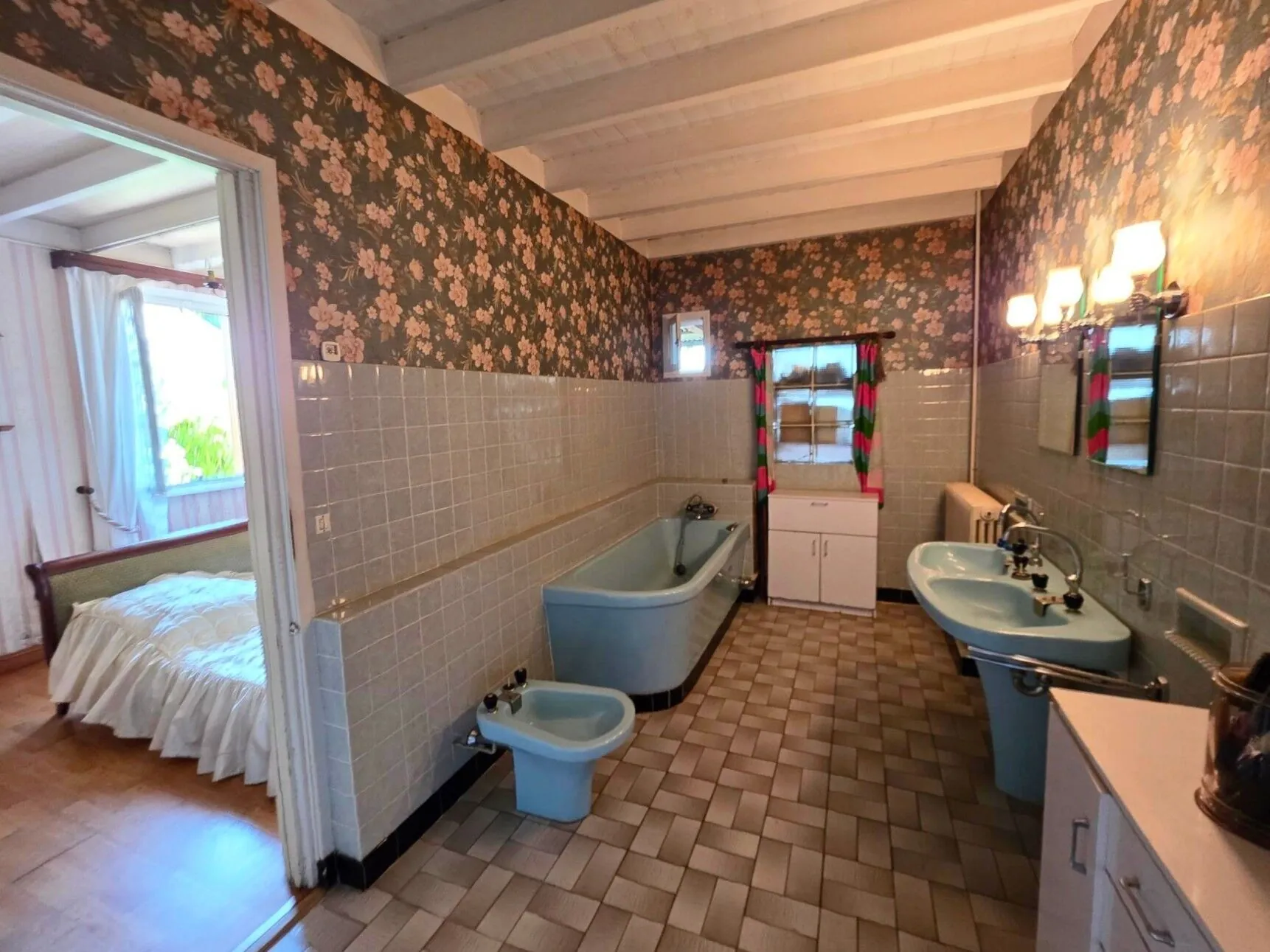 Maison à rénover avec garage et grand terrain à Sassetot-Le-Mauconduit en Normandie 