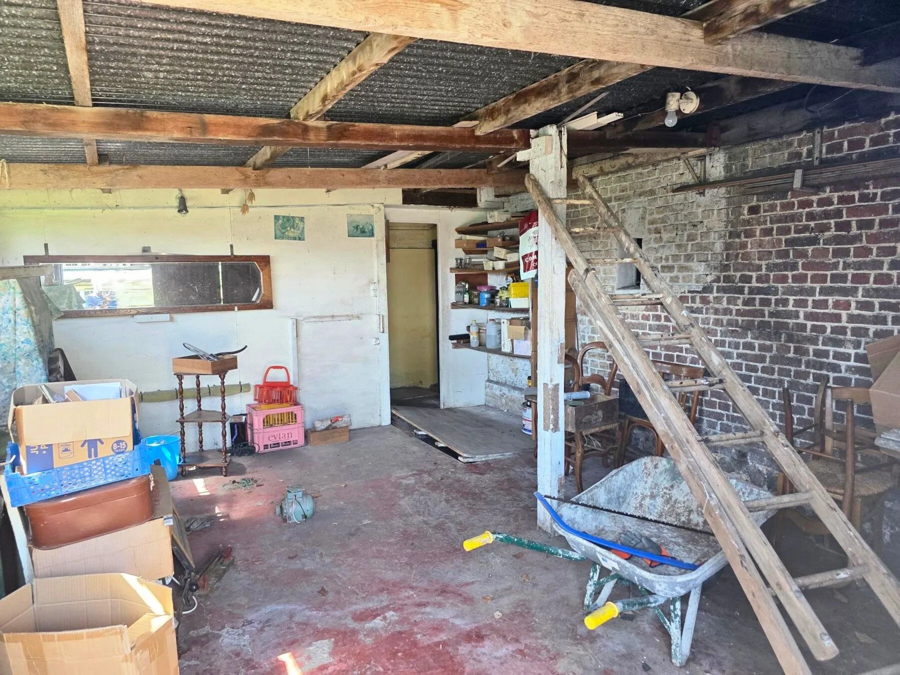 Maison à rénover avec garage et grand terrain à Sassetot-Le-Mauconduit en Normandie 
