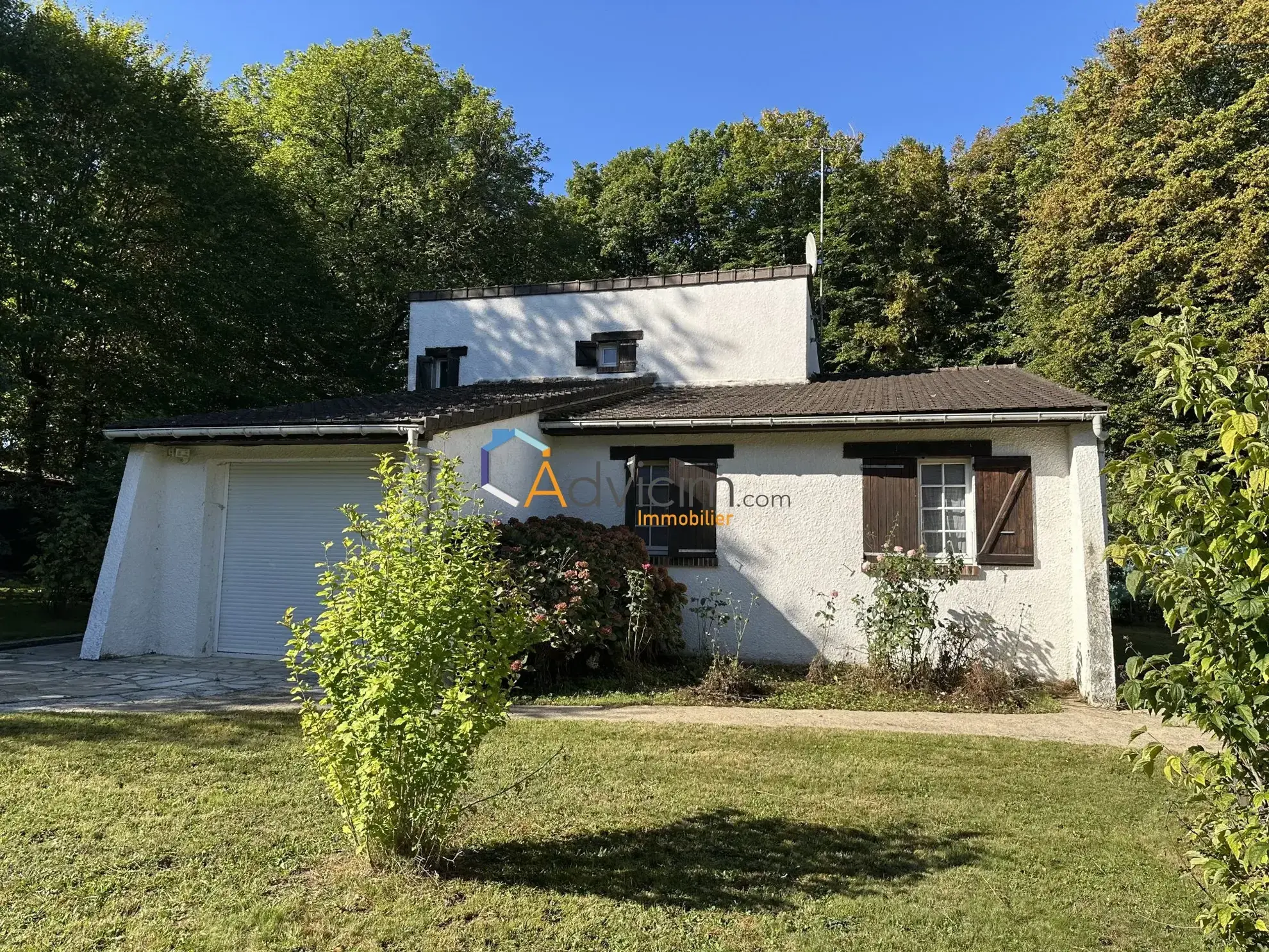 Maison à vendre à Chuelles avec 4 chambres, grand terrain boisé et environnement naturel 