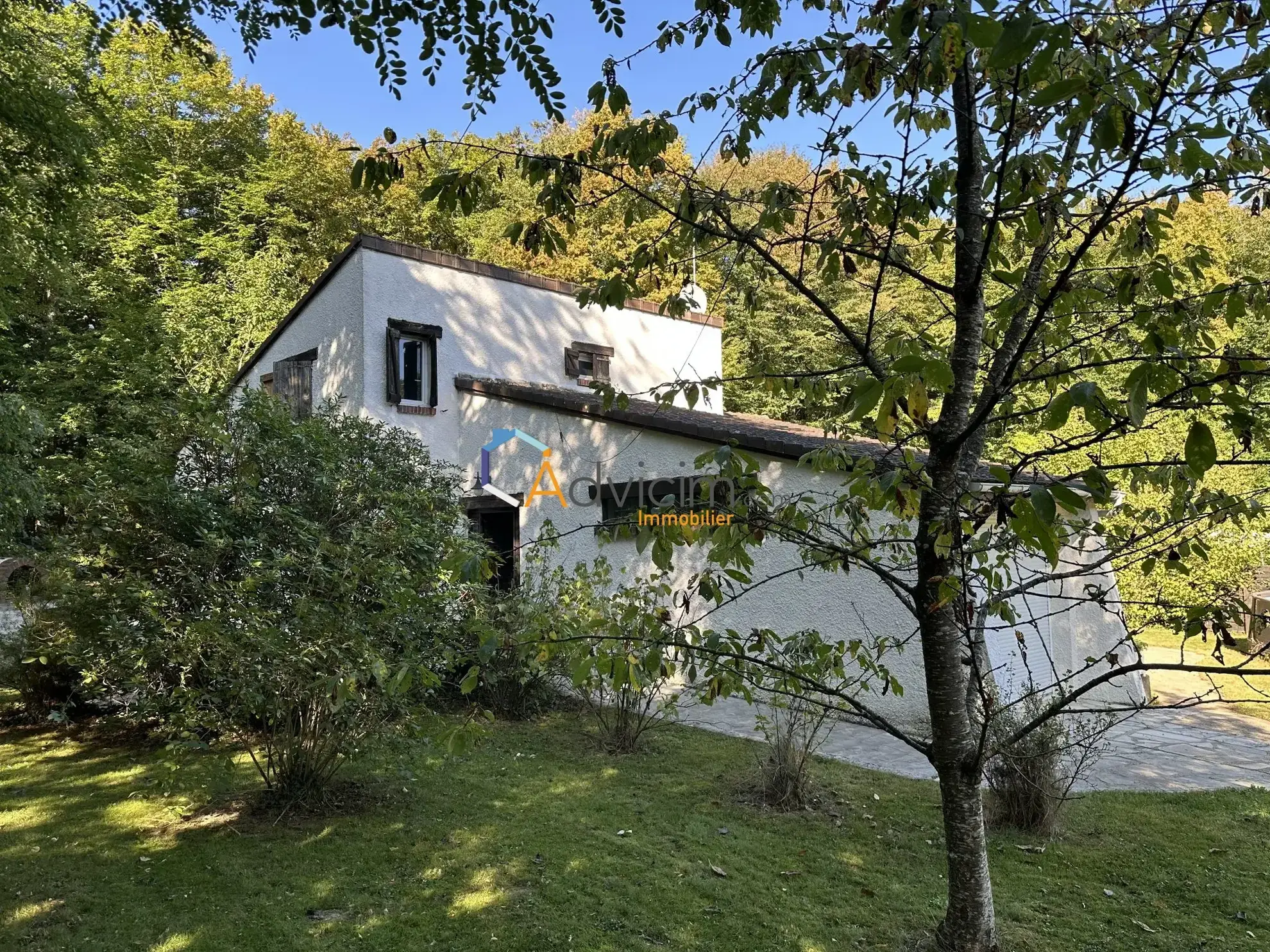 Maison à vendre à Chuelles avec 4 chambres, grand terrain boisé et environnement naturel 