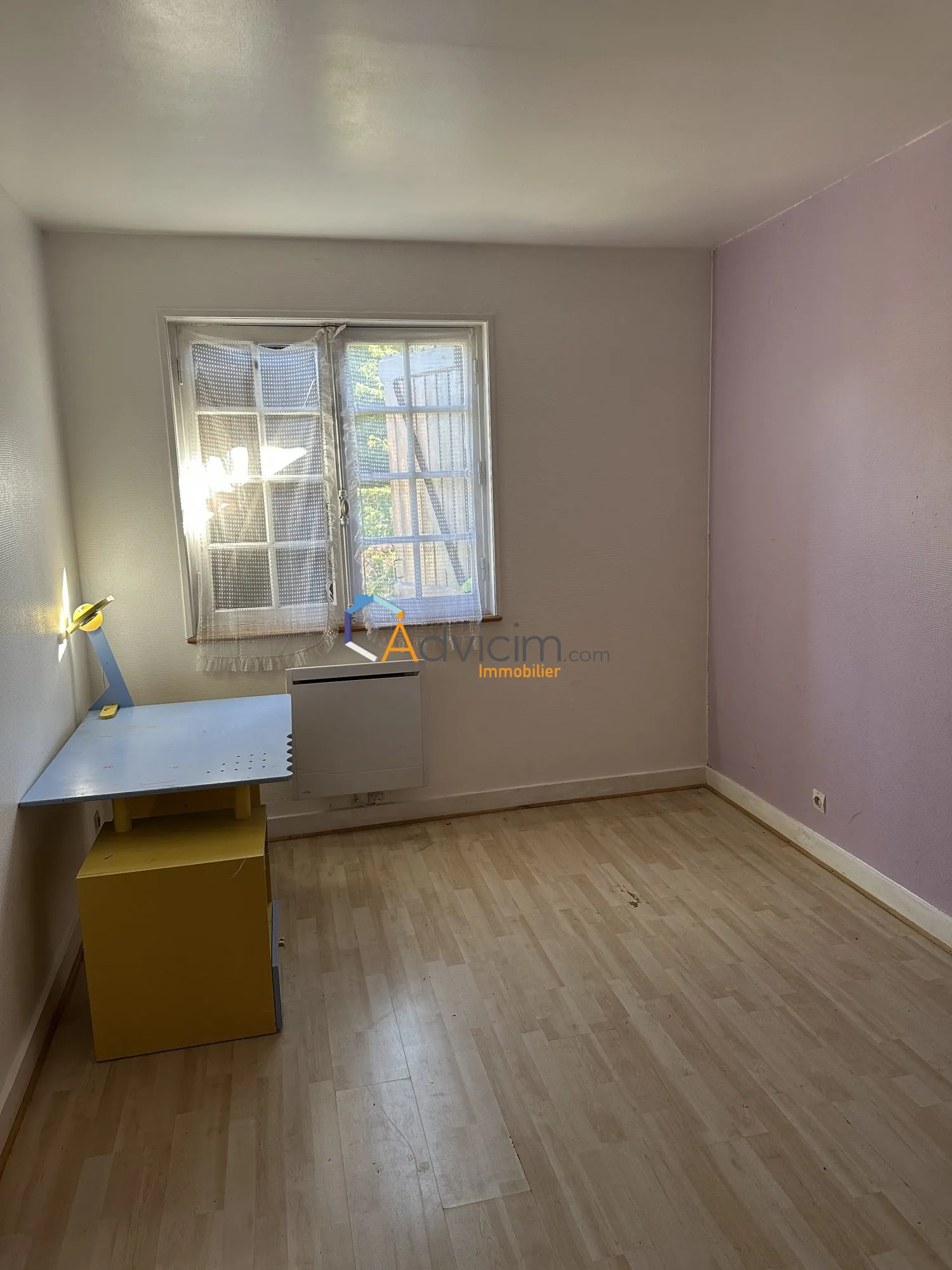 Maison à vendre à Chuelles avec 4 chambres, grand terrain boisé et environnement naturel 