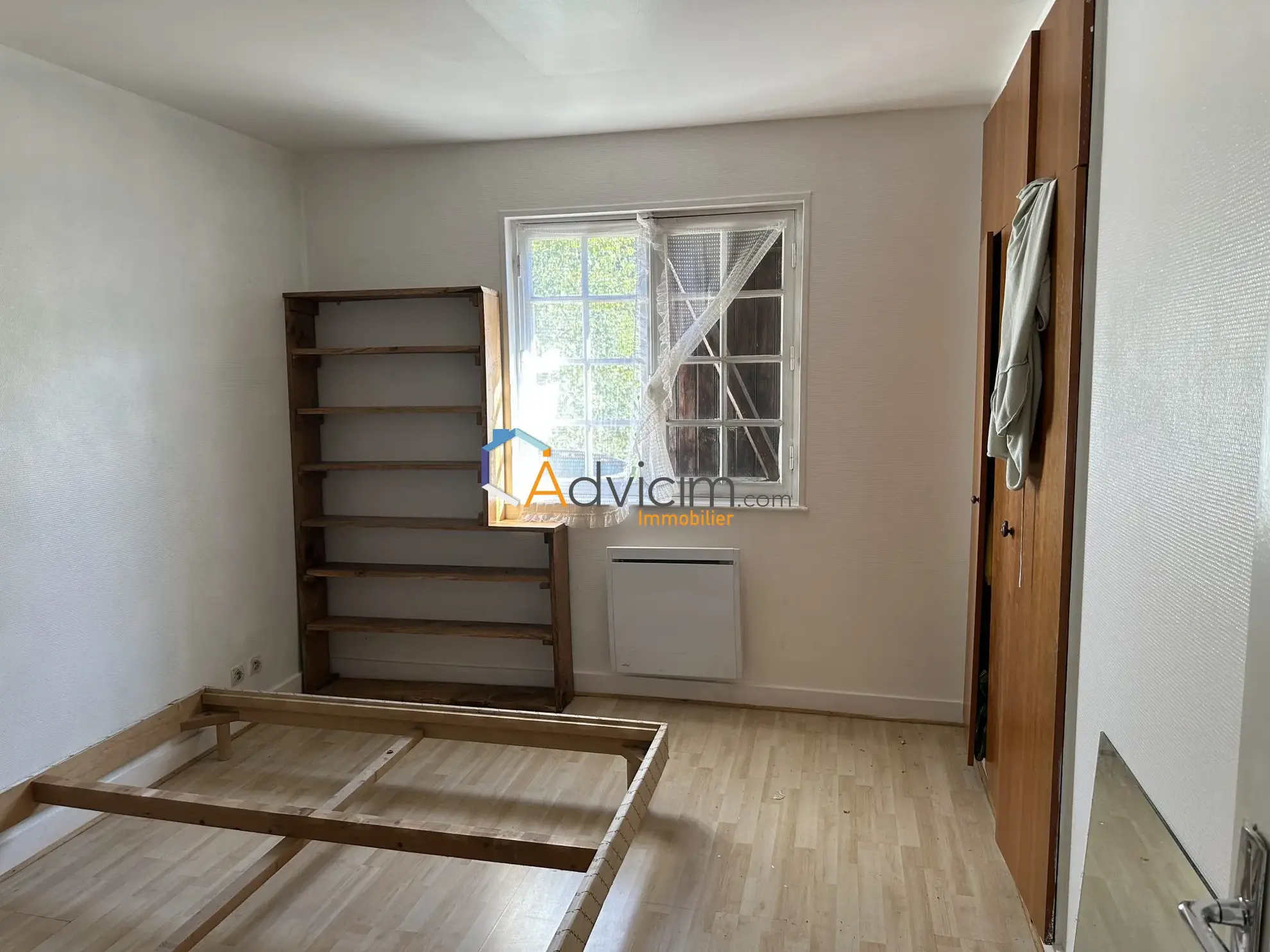 Maison à vendre à Chuelles avec 4 chambres, grand terrain boisé et environnement naturel 
