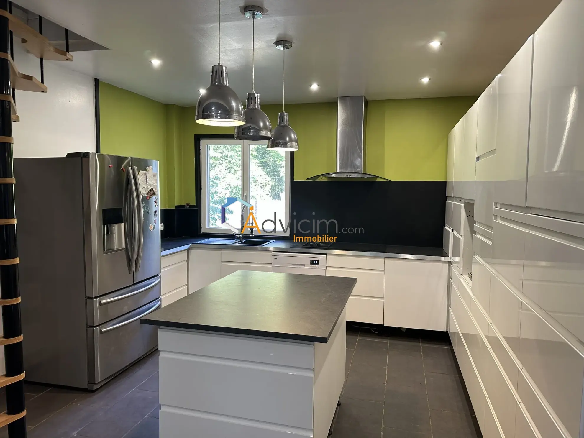 Maison à vendre à Chuelles avec 4 chambres, grand terrain boisé et environnement naturel 