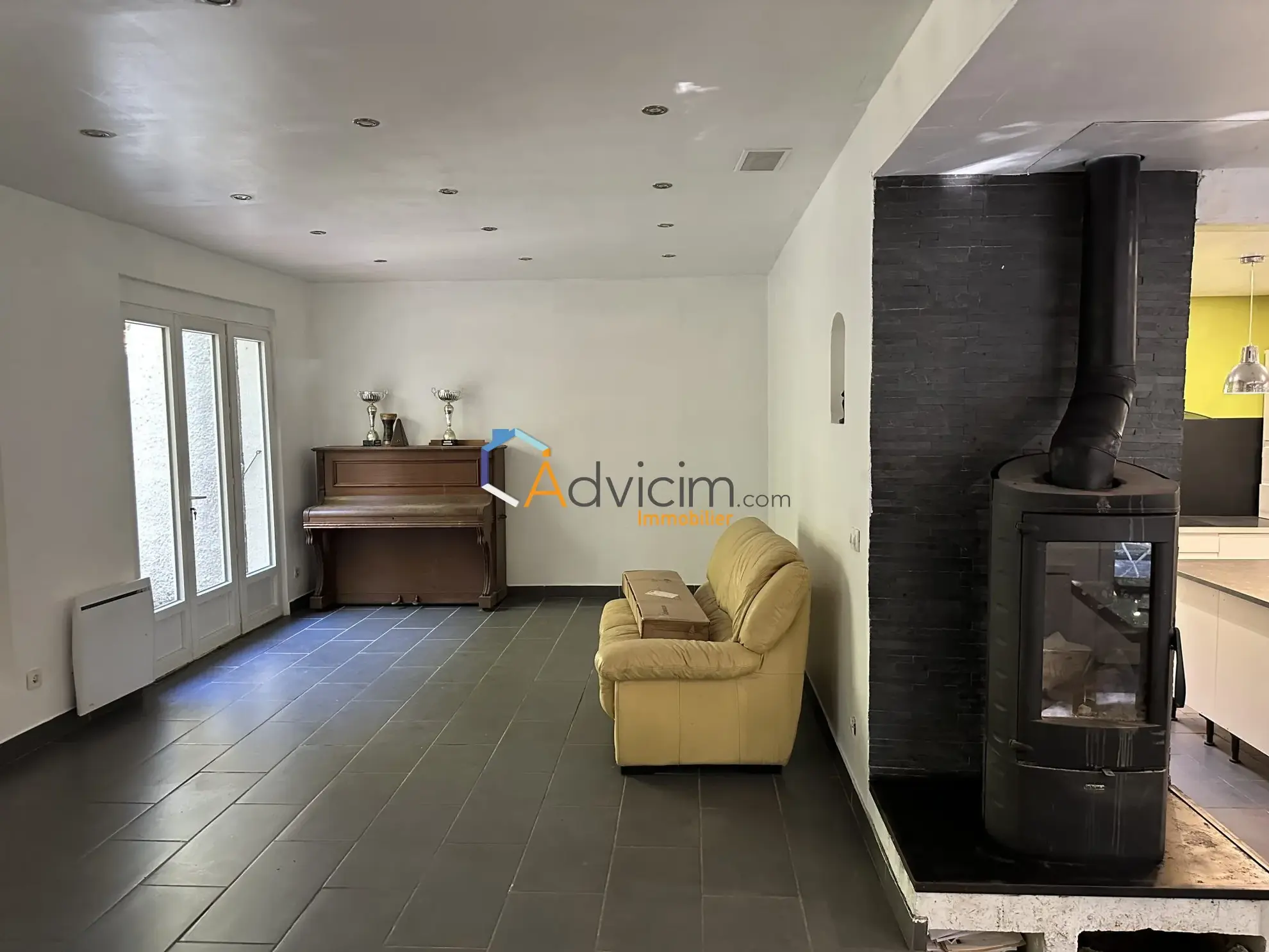 Maison à vendre à Chuelles avec 4 chambres, grand terrain boisé et environnement naturel 