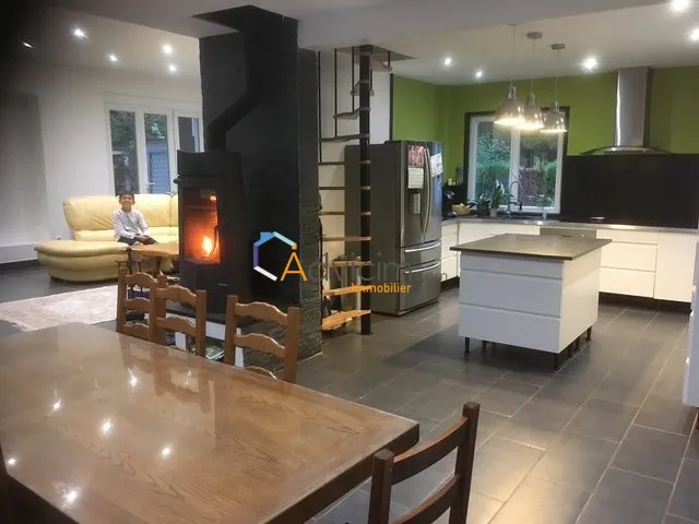 Maison à vendre à Chuelles avec 4 chambres, grand terrain boisé et environnement naturel 