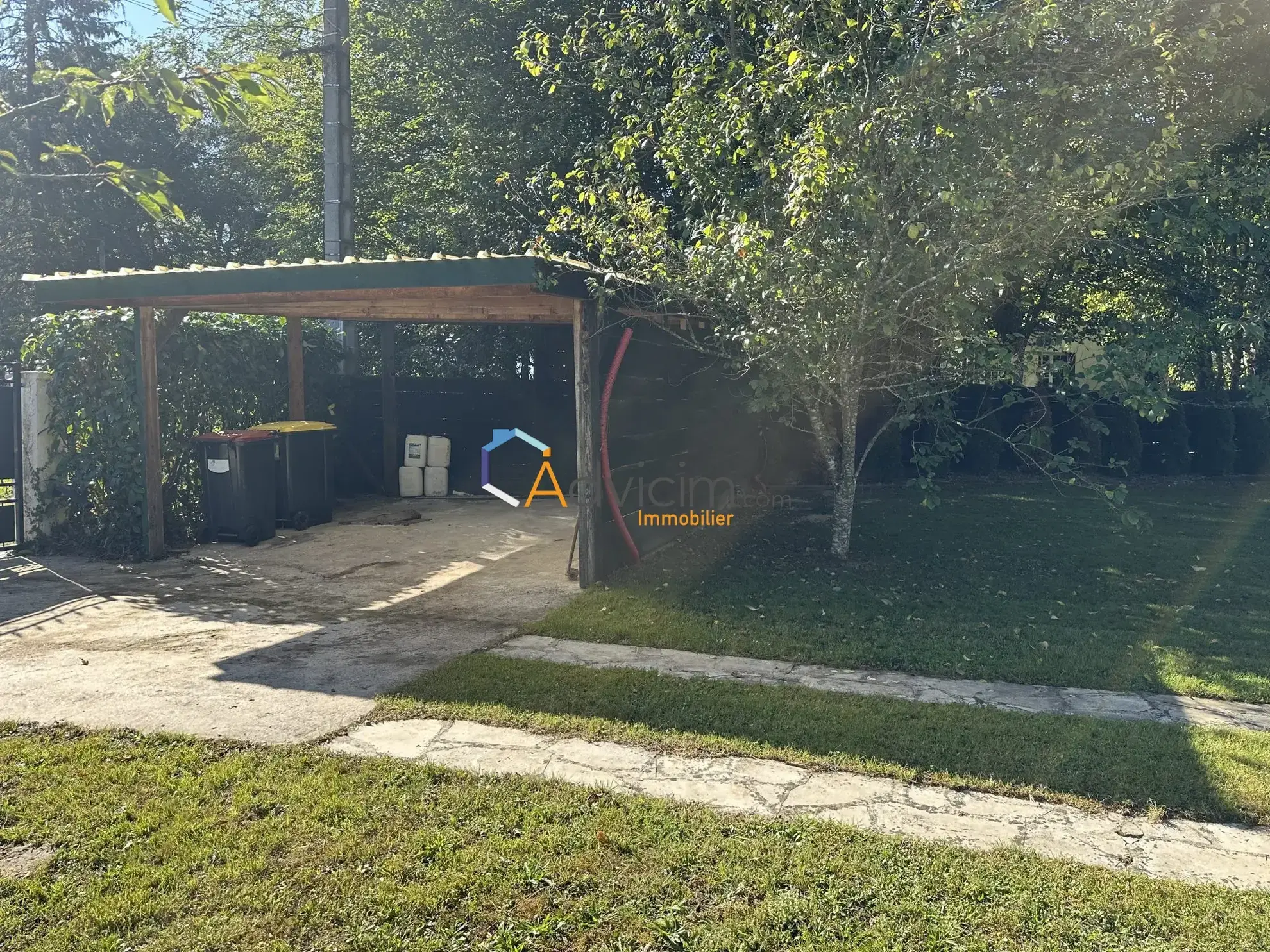 Maison à vendre à Chuelles avec 4 chambres, grand terrain boisé et environnement naturel 