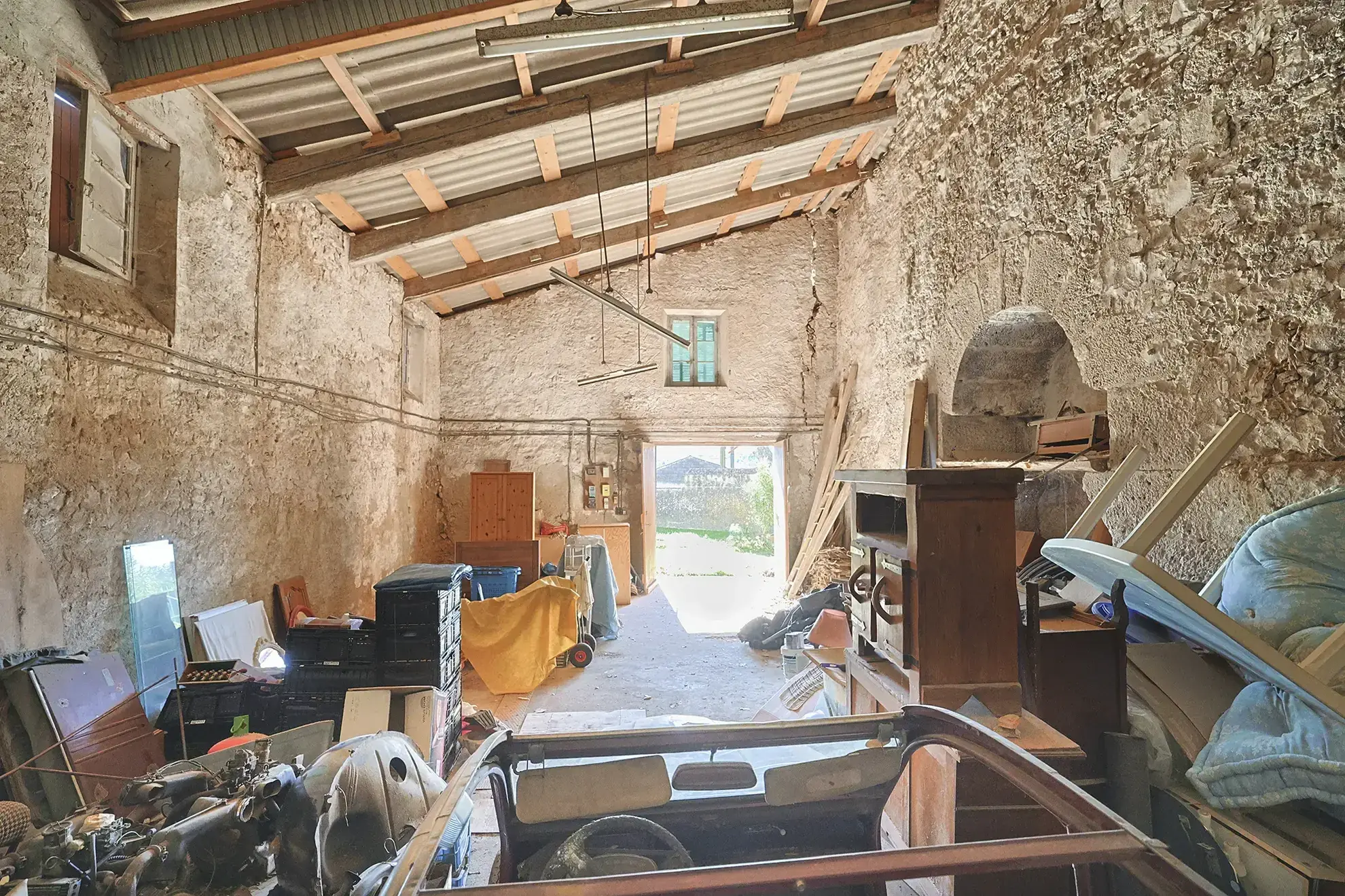 Terrain constructible de 545 m² avec remise et garage à Carnoules 