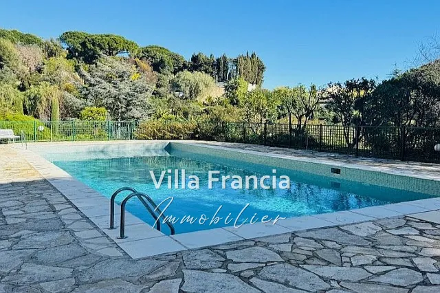 Vente studio avec terrasse ensoleillée dans résidence de luxe à Cannes-la-Bocca 