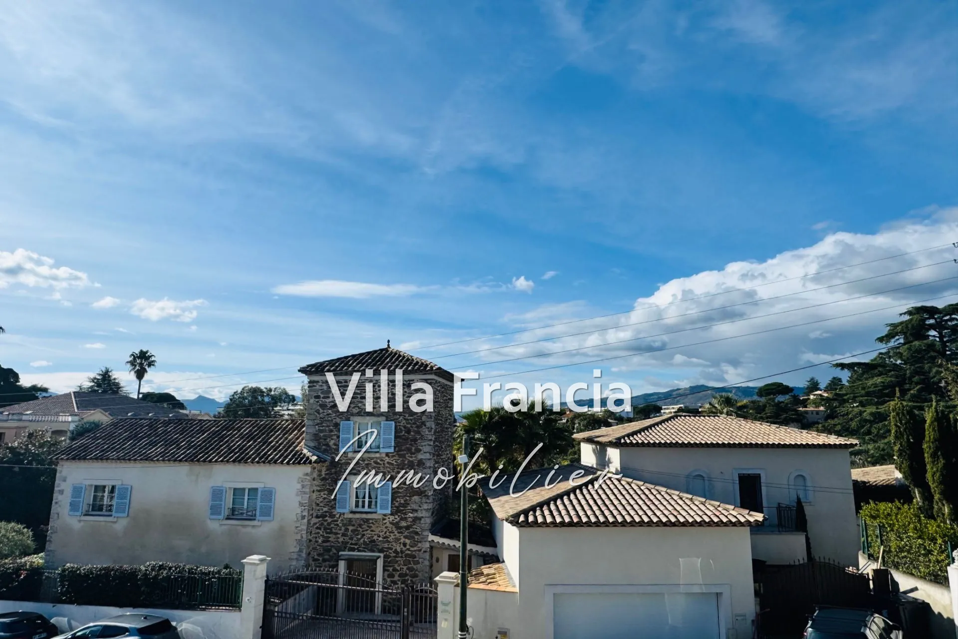 Vente studio avec terrasse ensoleillée dans résidence de luxe à Cannes-la-Bocca 