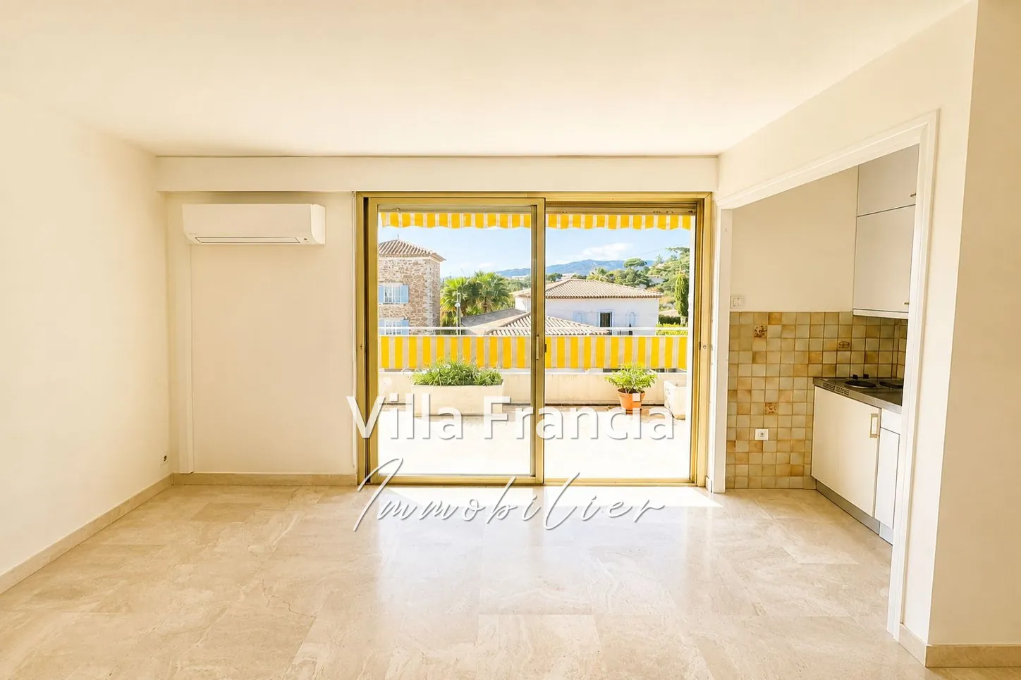 Vente studio avec terrasse ensoleillée dans résidence de luxe à Cannes-la-Bocca