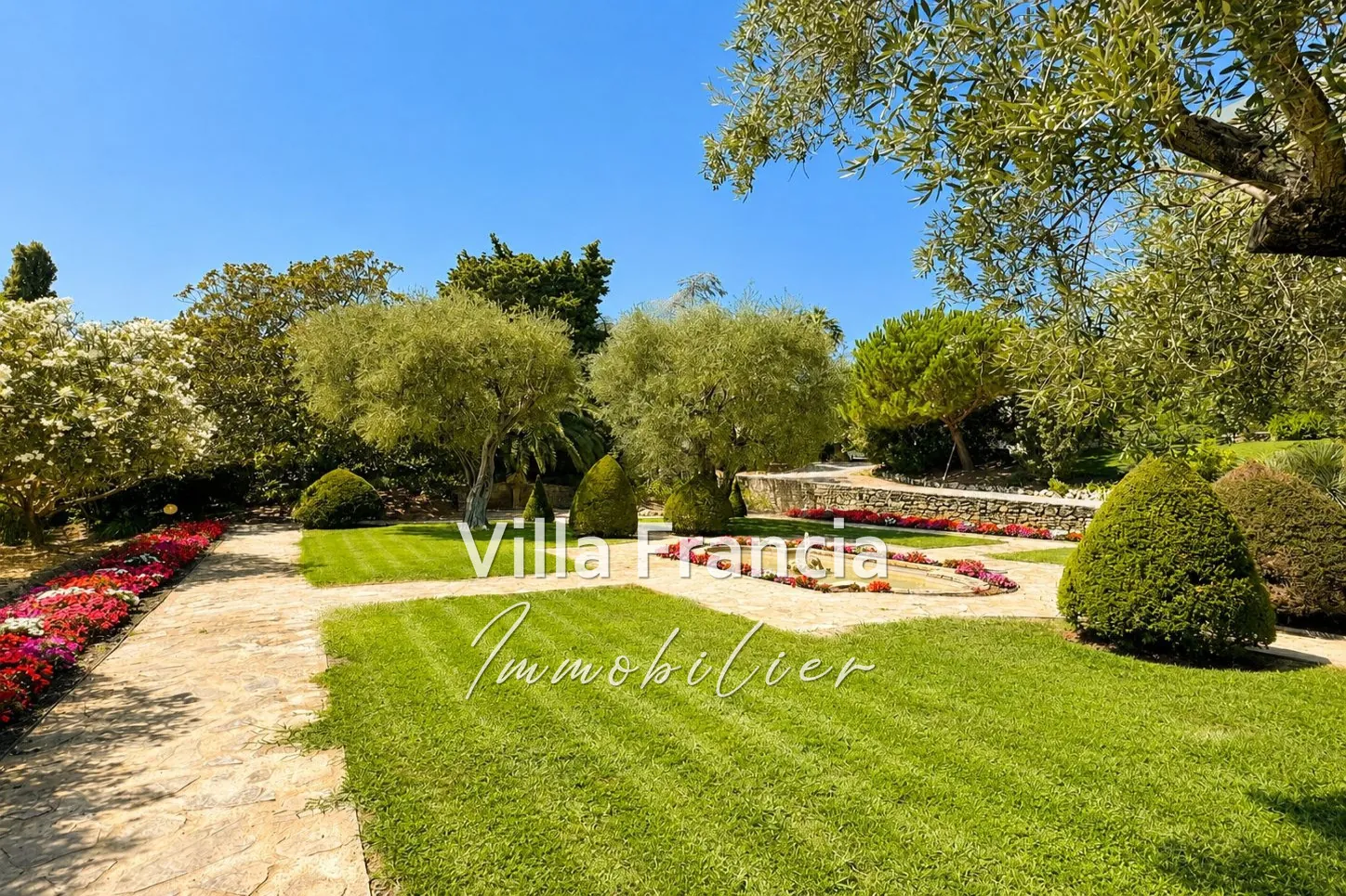 Vente studio avec terrasse ensoleillée dans résidence de luxe à Cannes-la-Bocca 