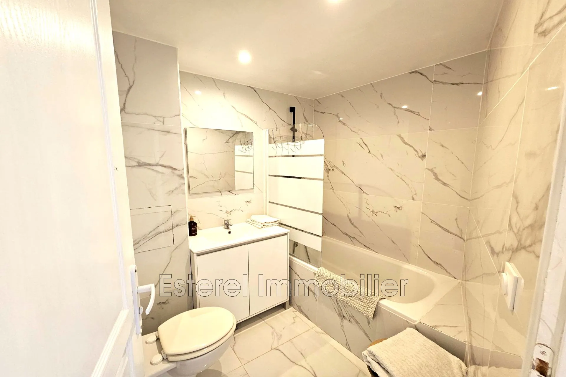 Appartement 2 pièces en rez-de-jardin avec vue mer à Cap Estérel 