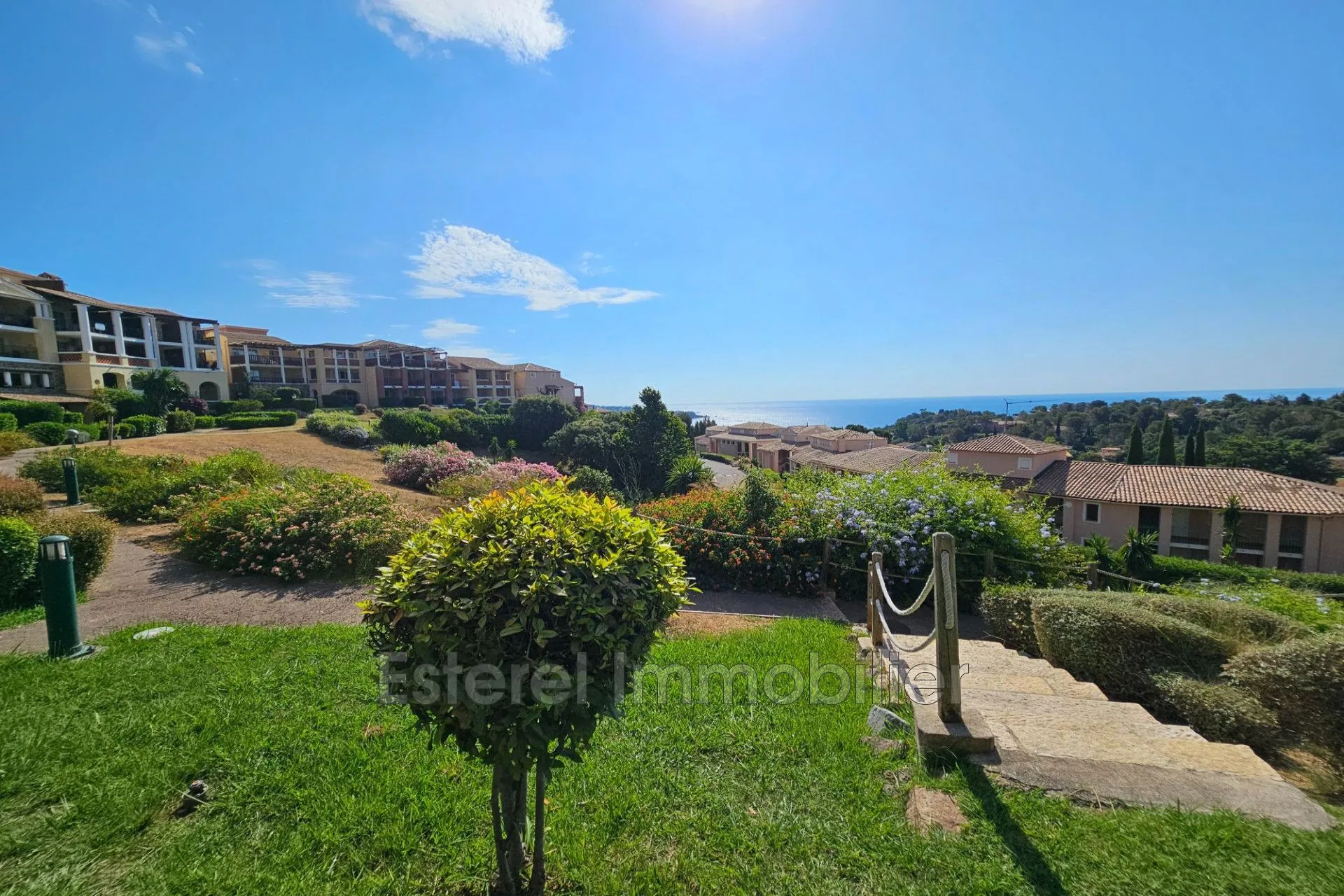 Appartement 2 pièces en rez-de-jardin avec vue mer à Cap Estérel