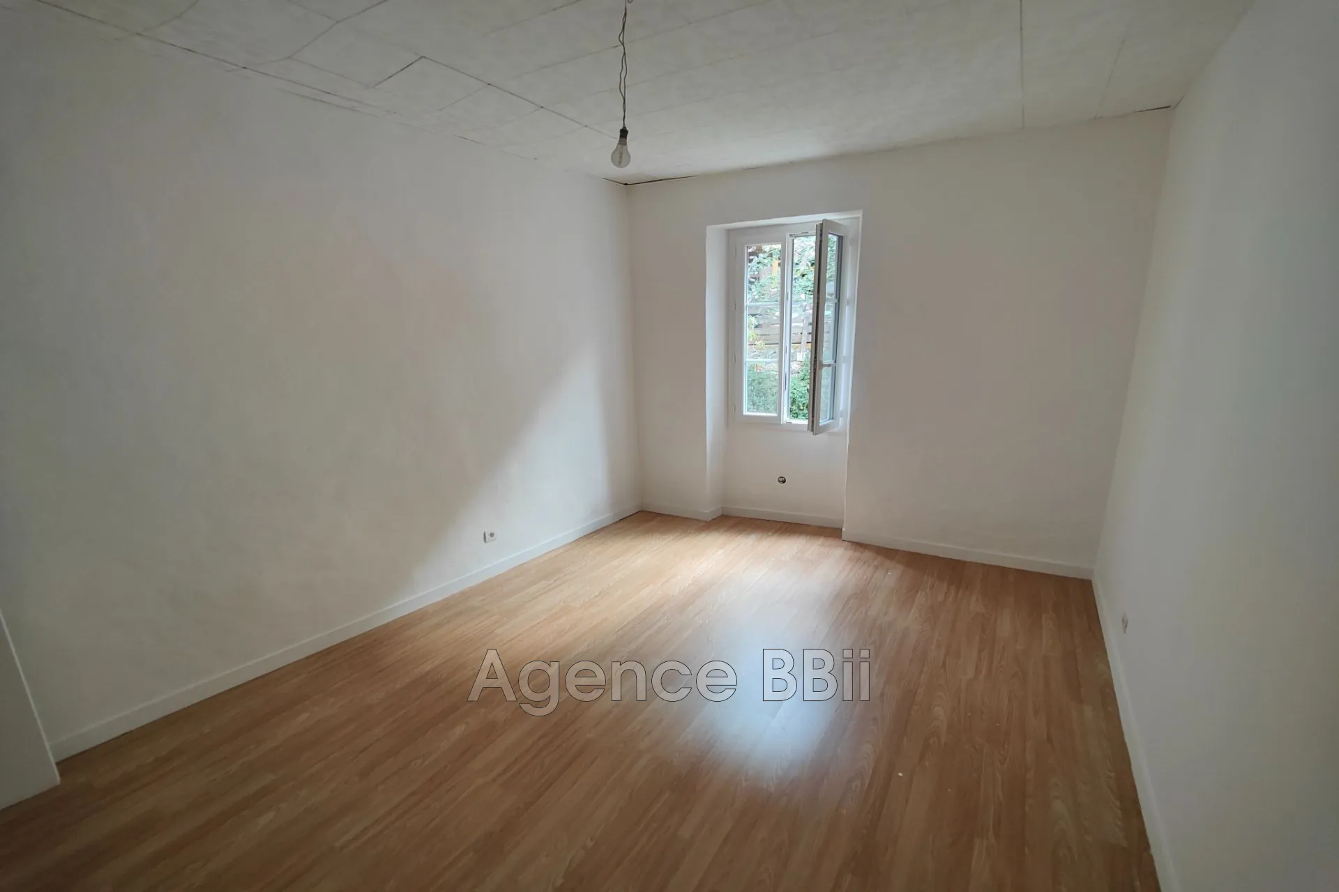 Belle Opportunité : Duplex 7 pièces à Lucéram avec vue imprenable 