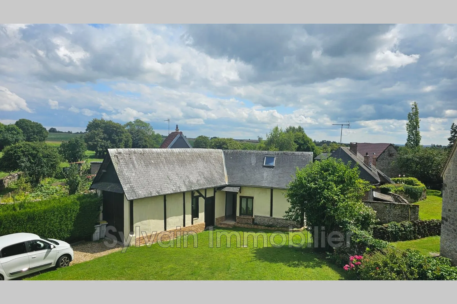 Maison de campagne à vendre à Gournay-en-Bray avec dépendance et terrain de 1000 m² 