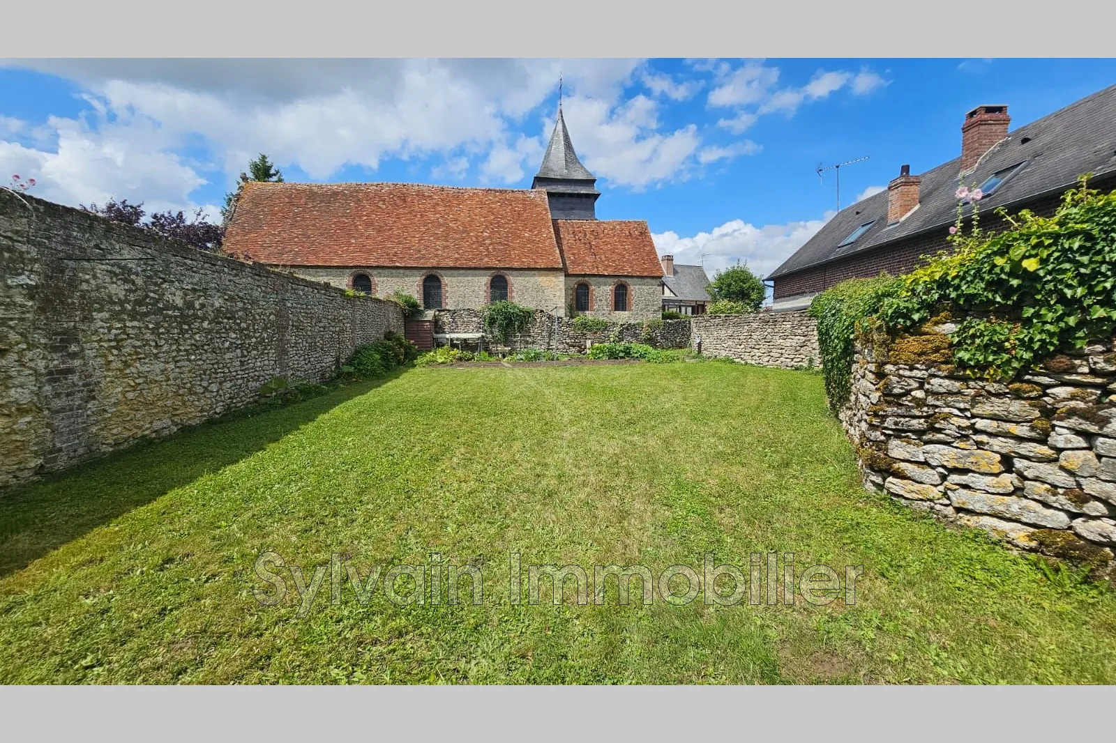 Maison de campagne à vendre à Gournay-en-Bray avec dépendance et terrain de 1000 m² 