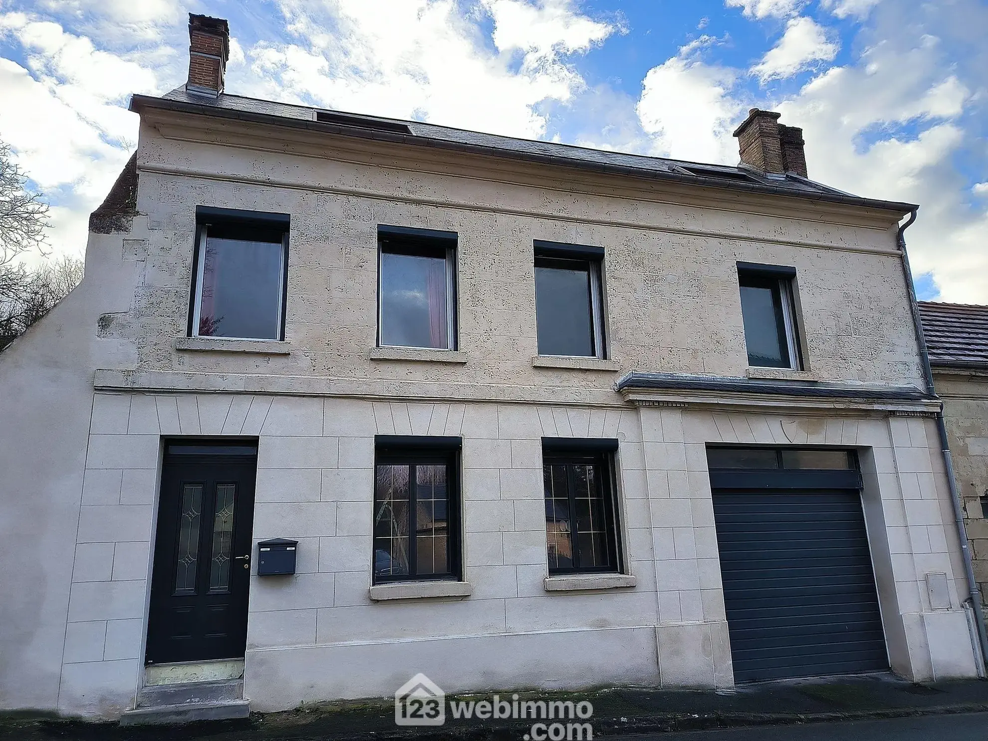Belle maison en pierre de 180 m² à Courcelles-sur-Vesle avec garage double et véranda