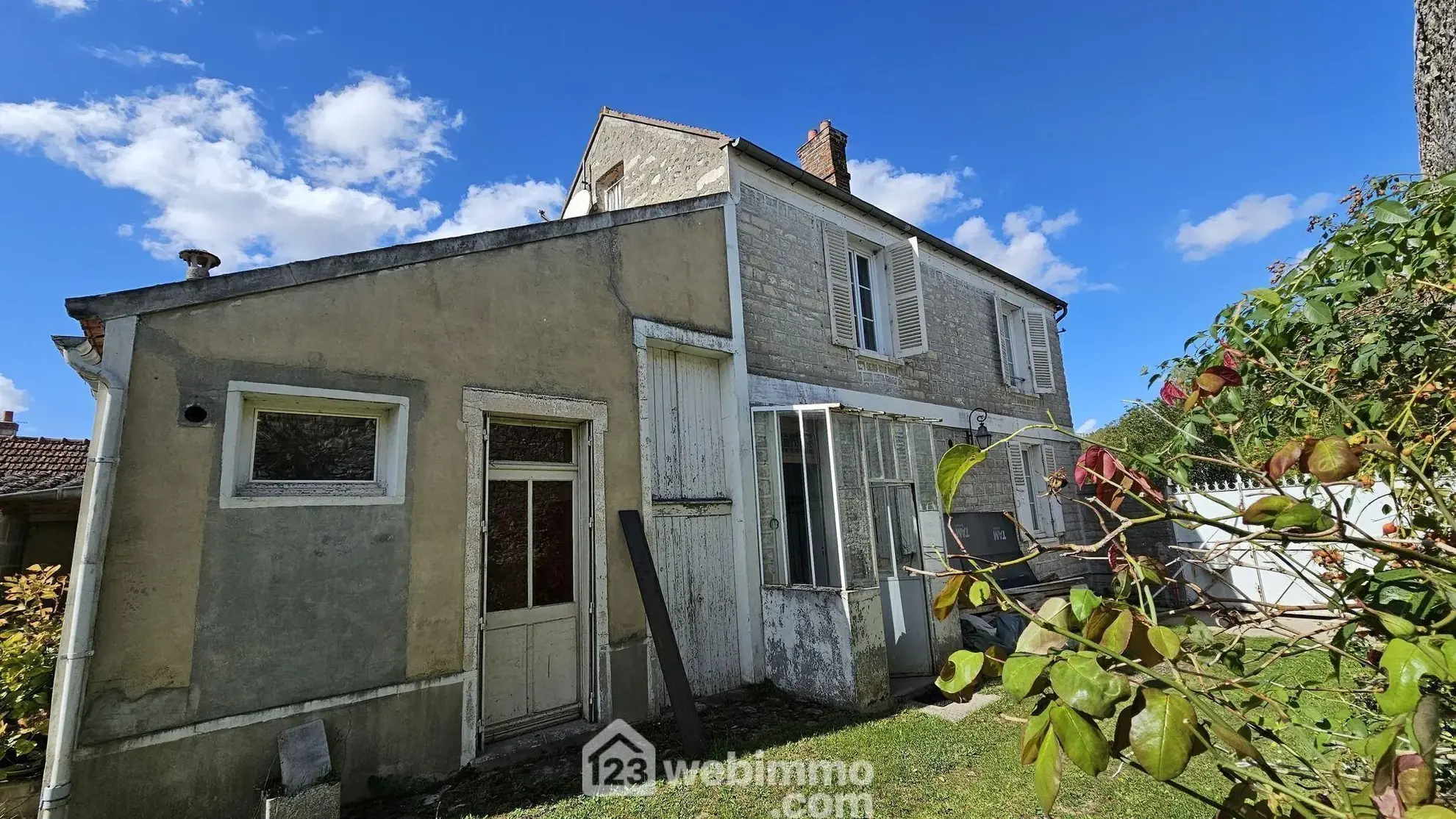 Charmante maison en pierre de 90 m² avec dépendances à Milly-la-Forêt 