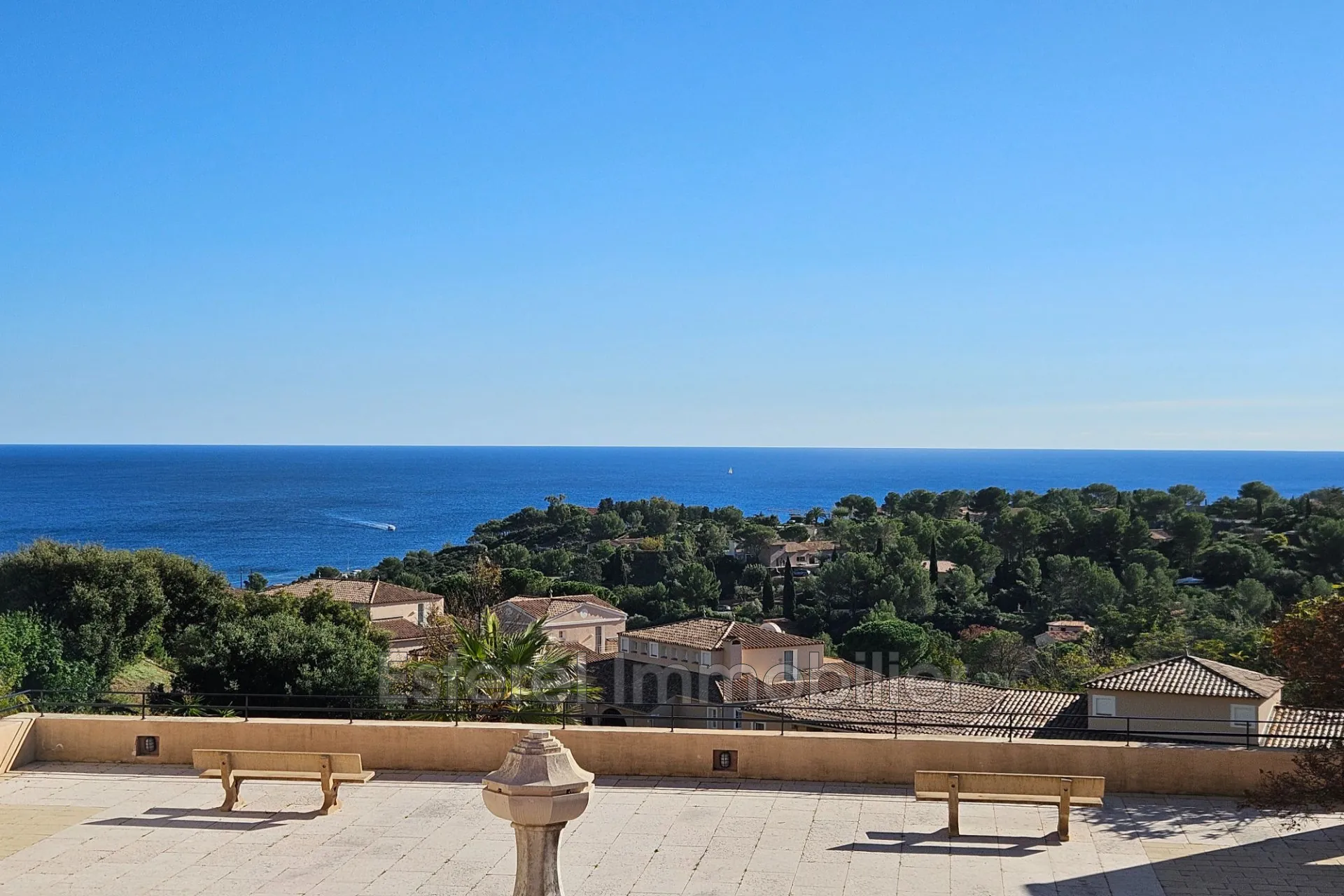 Vente appartement 2 pièces avec vue mer à Agay dans résidence de prestige