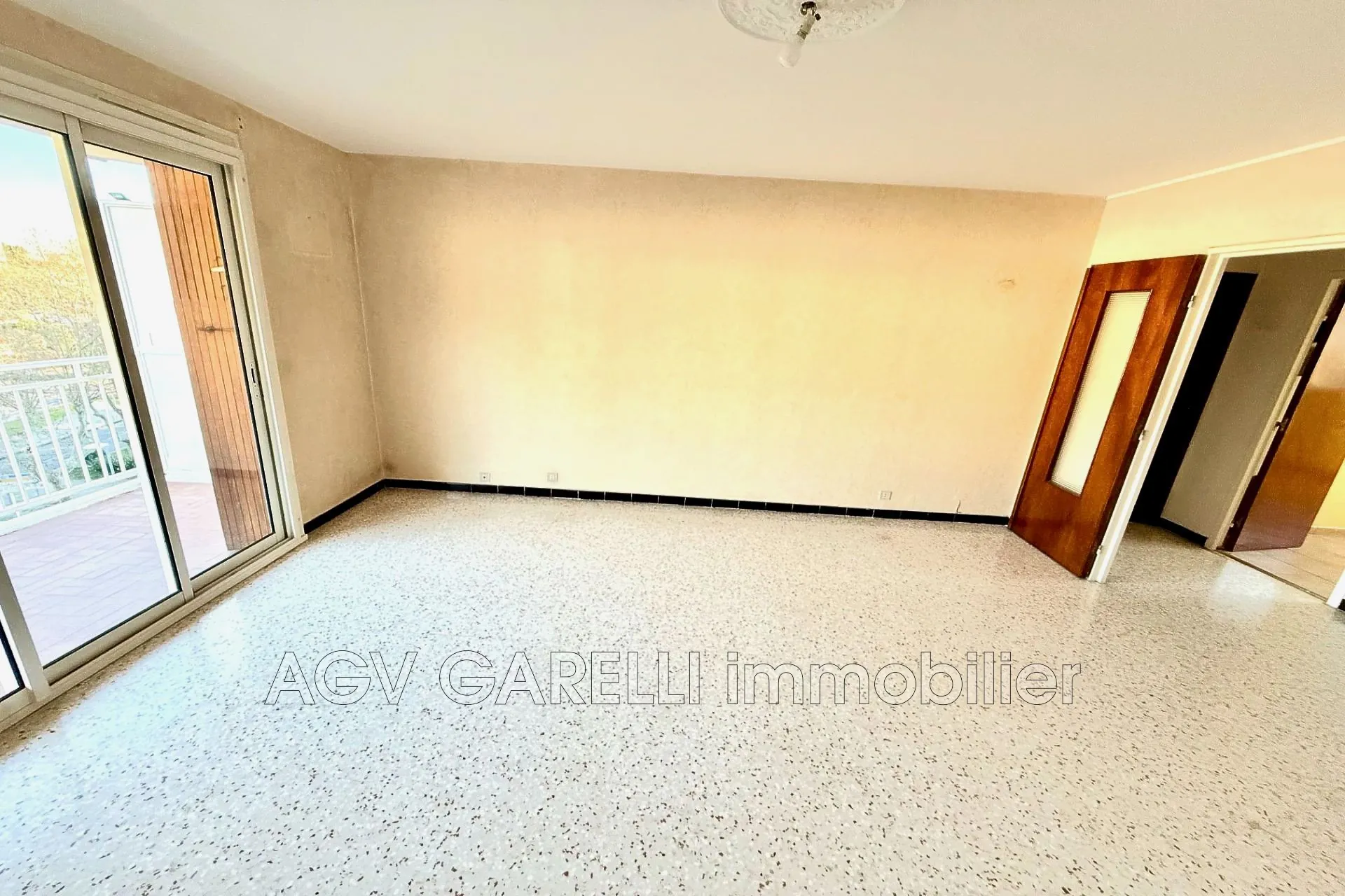 A vendre Appartement 3 pièces avec terrasse et cave à Toulon 