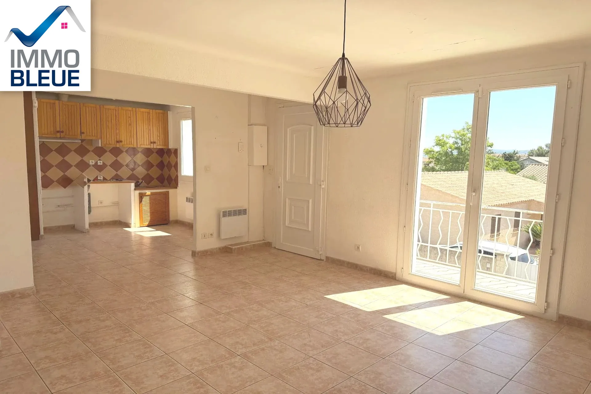 Haut de villa avec combles aménagés et parking à Châteauneuf-les-Martigues
