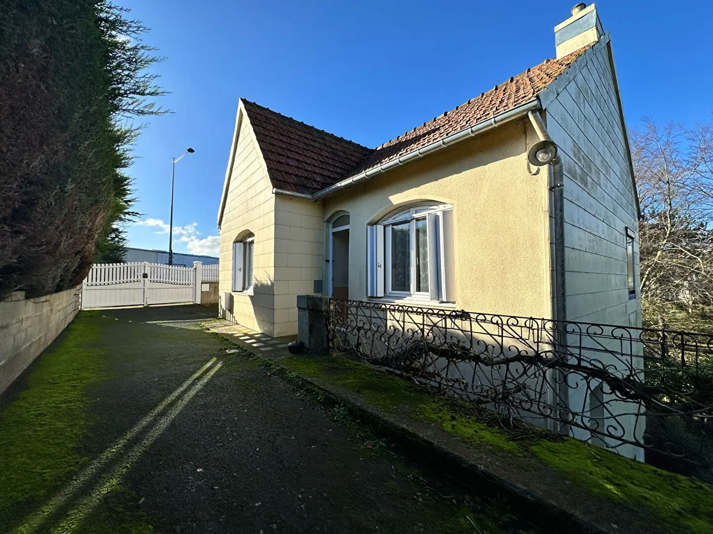 Maison avec grand terrain constructible à Langueux – rénovation ou construction neuve