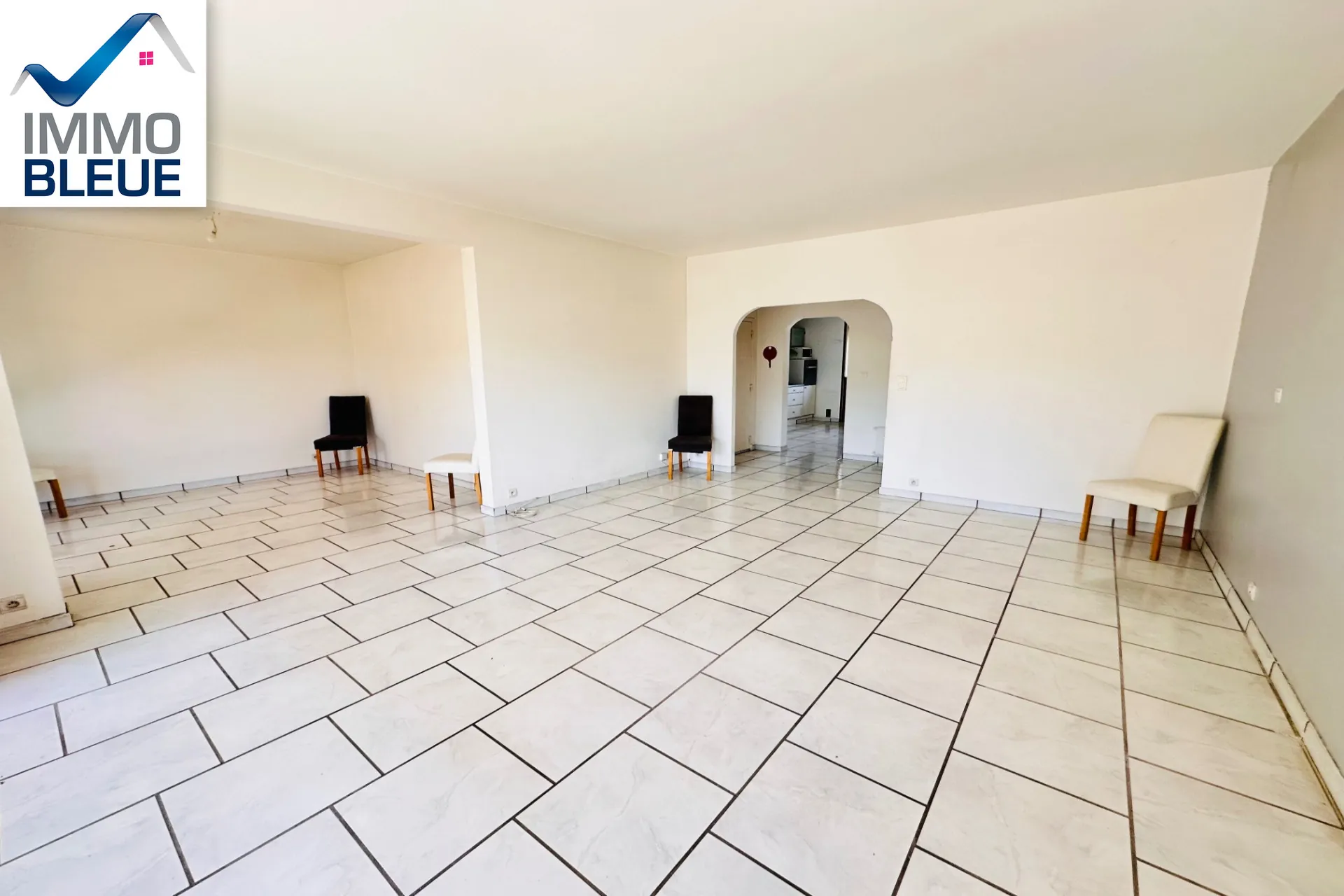 Vente d'un grand appartement 5 pièces avec terrasse, cave et garage à Martigues Jonquières