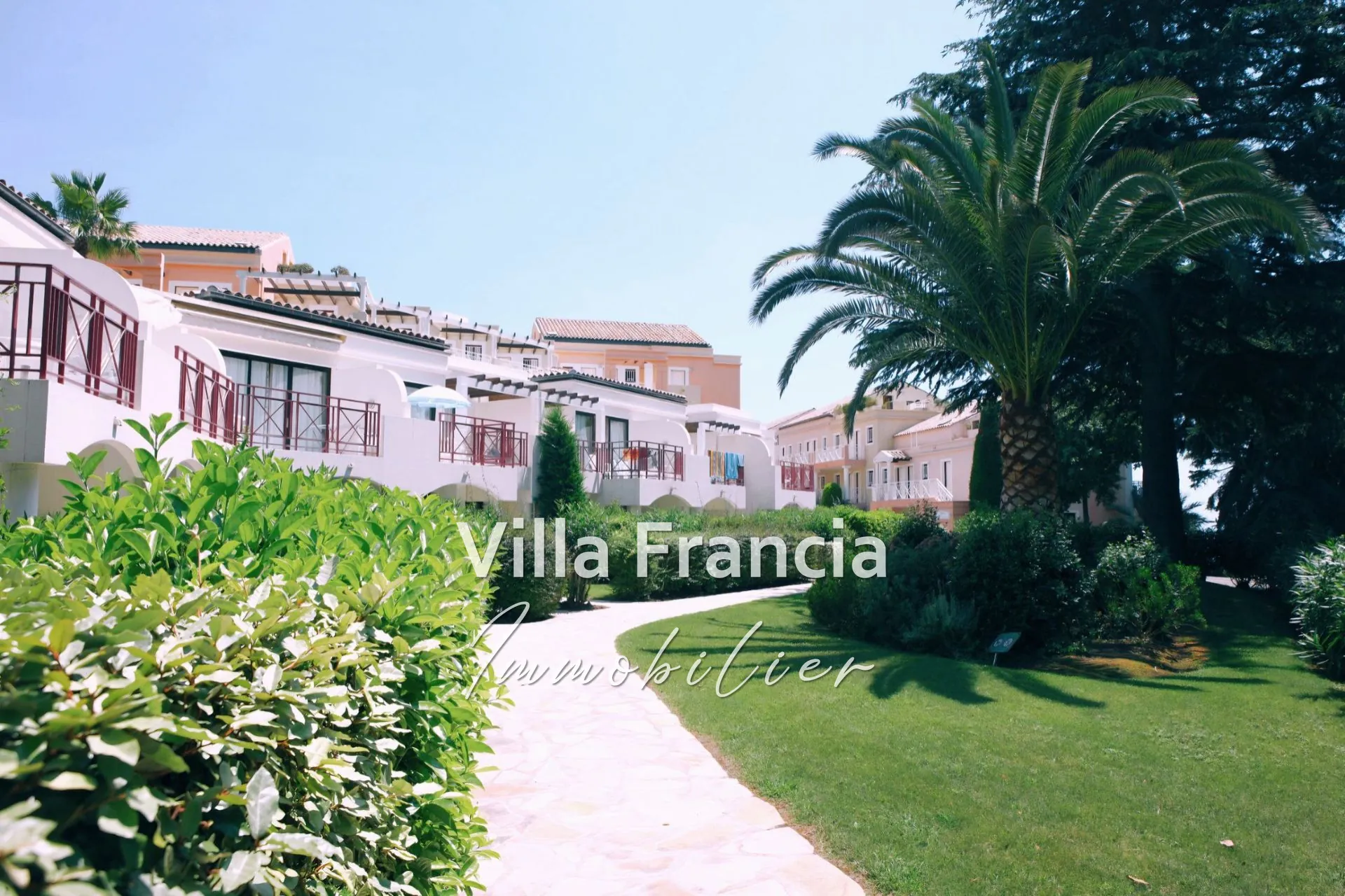 Appartement 2 pièces à vendre à Cannes avec piscine et parking privatif 