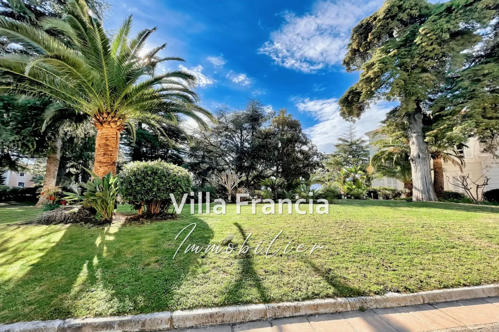 Appartement 2 pièces à vendre à Cannes avec piscine et parking privatif 
