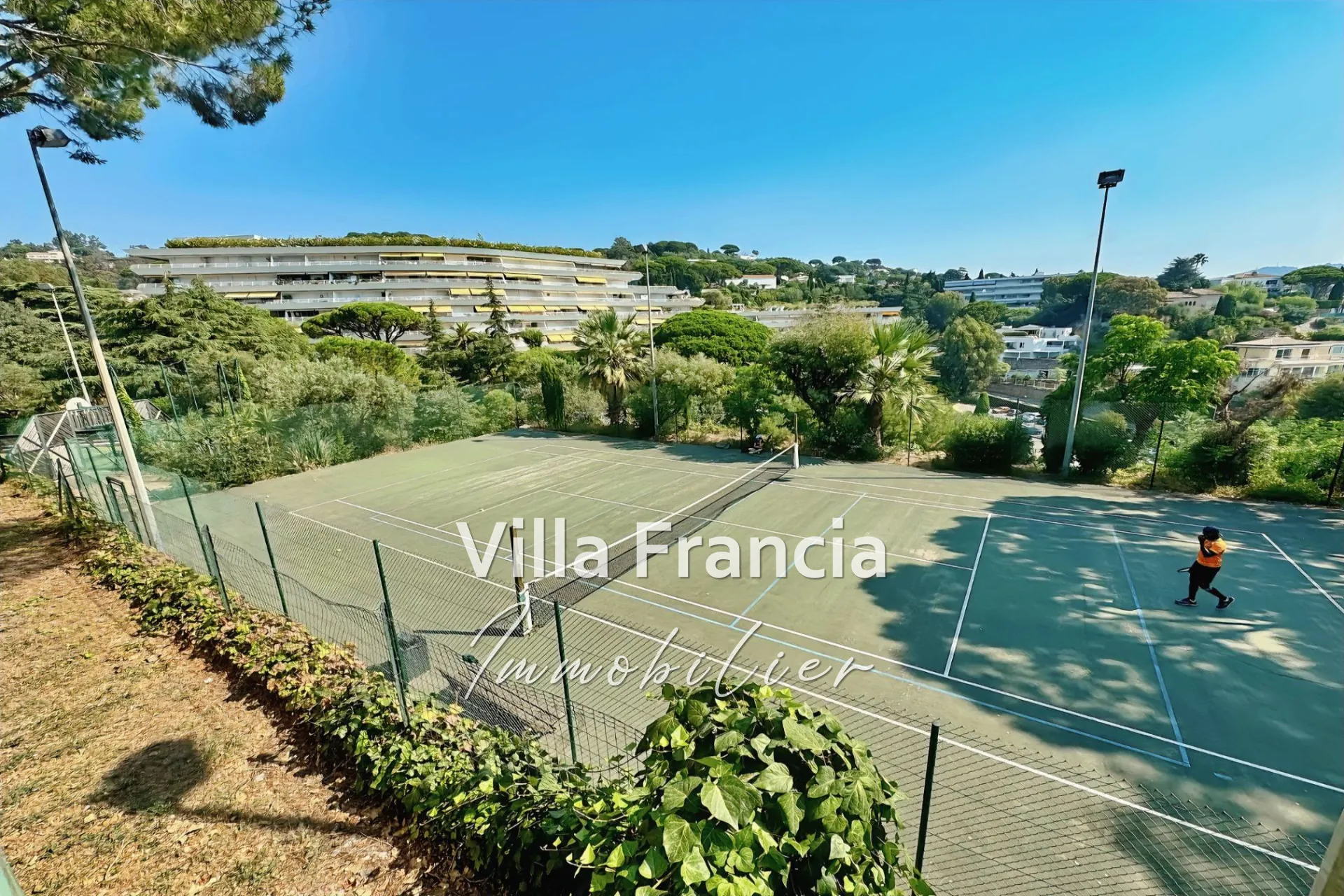 Appartement 2 pièces à vendre à Cannes avec piscine et parking privatif 