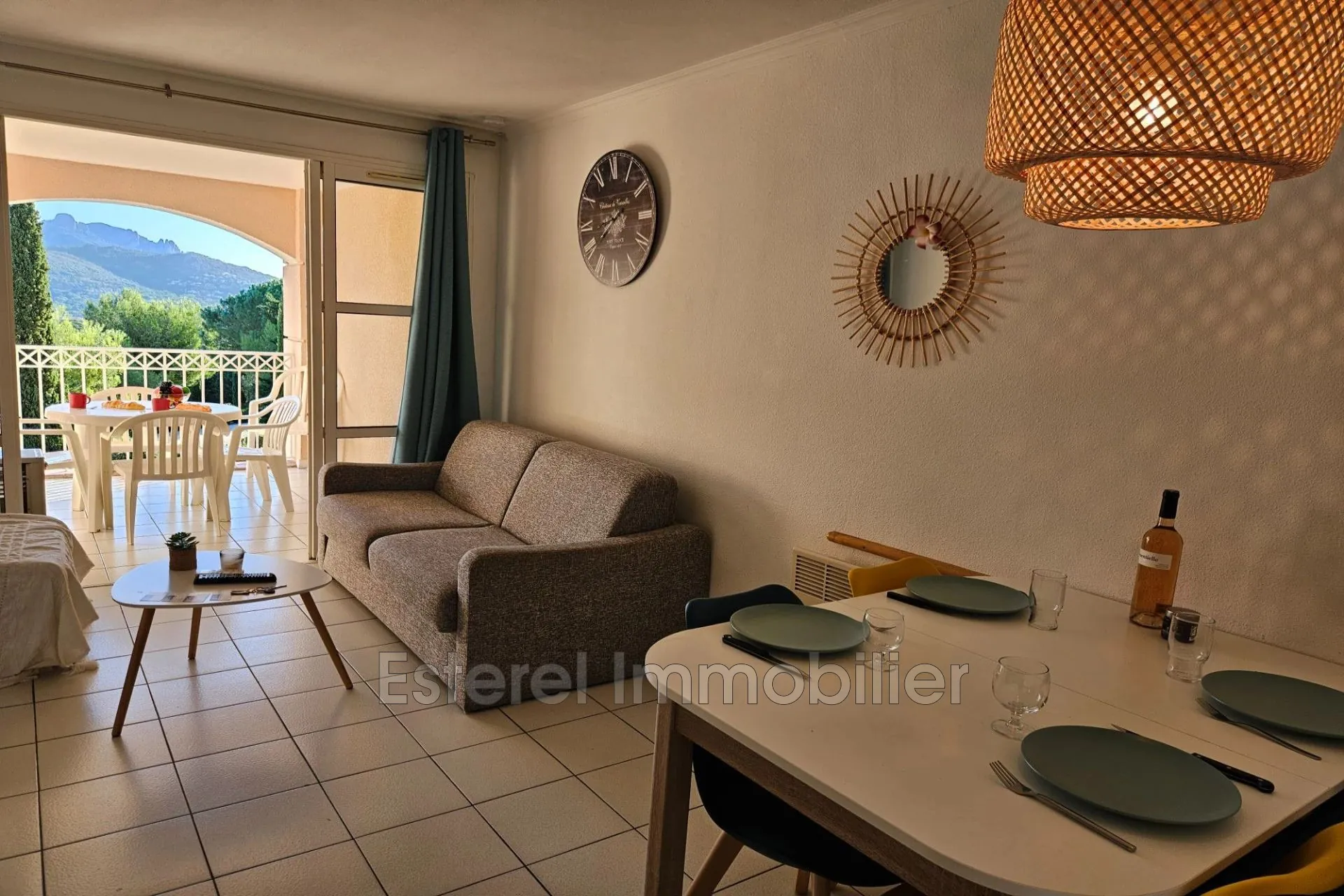 Studio climatisé avec terrasse et parking dans le domaine de Cap Estérel à Agay 