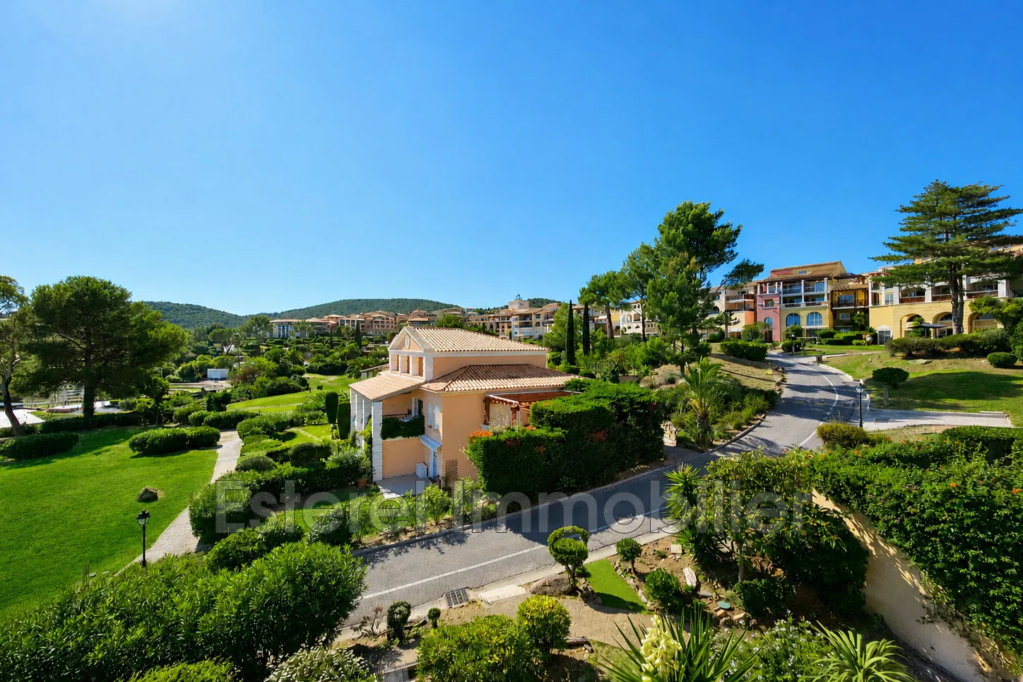 Appartement 2 pièces rénové avec terrasse à Agay – Côte d'Azur