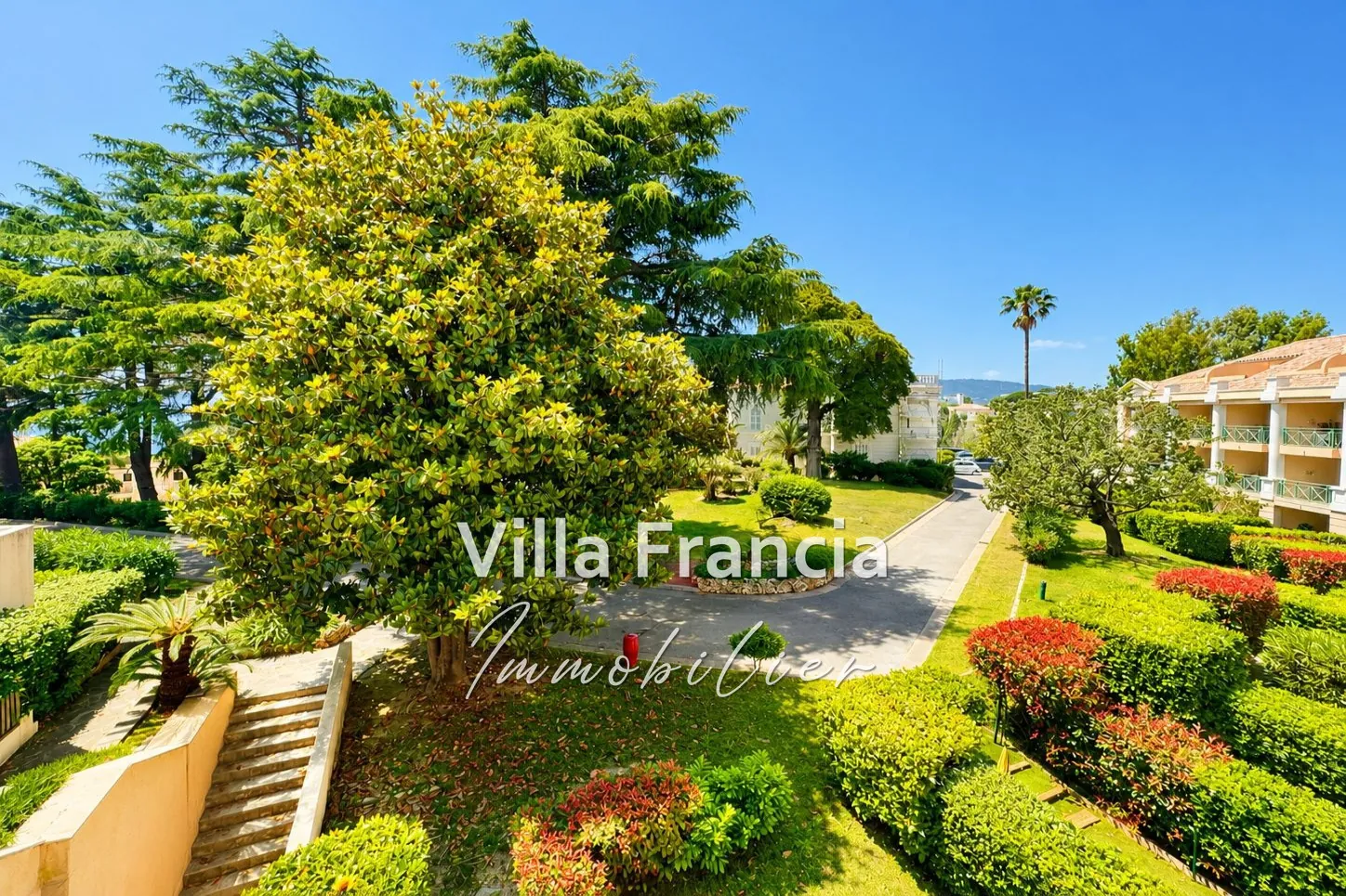 Appartement 2/3 pièces avec terrasse, piscine et parking à Cannes - Opportunité d'investissement et résidence secondaire