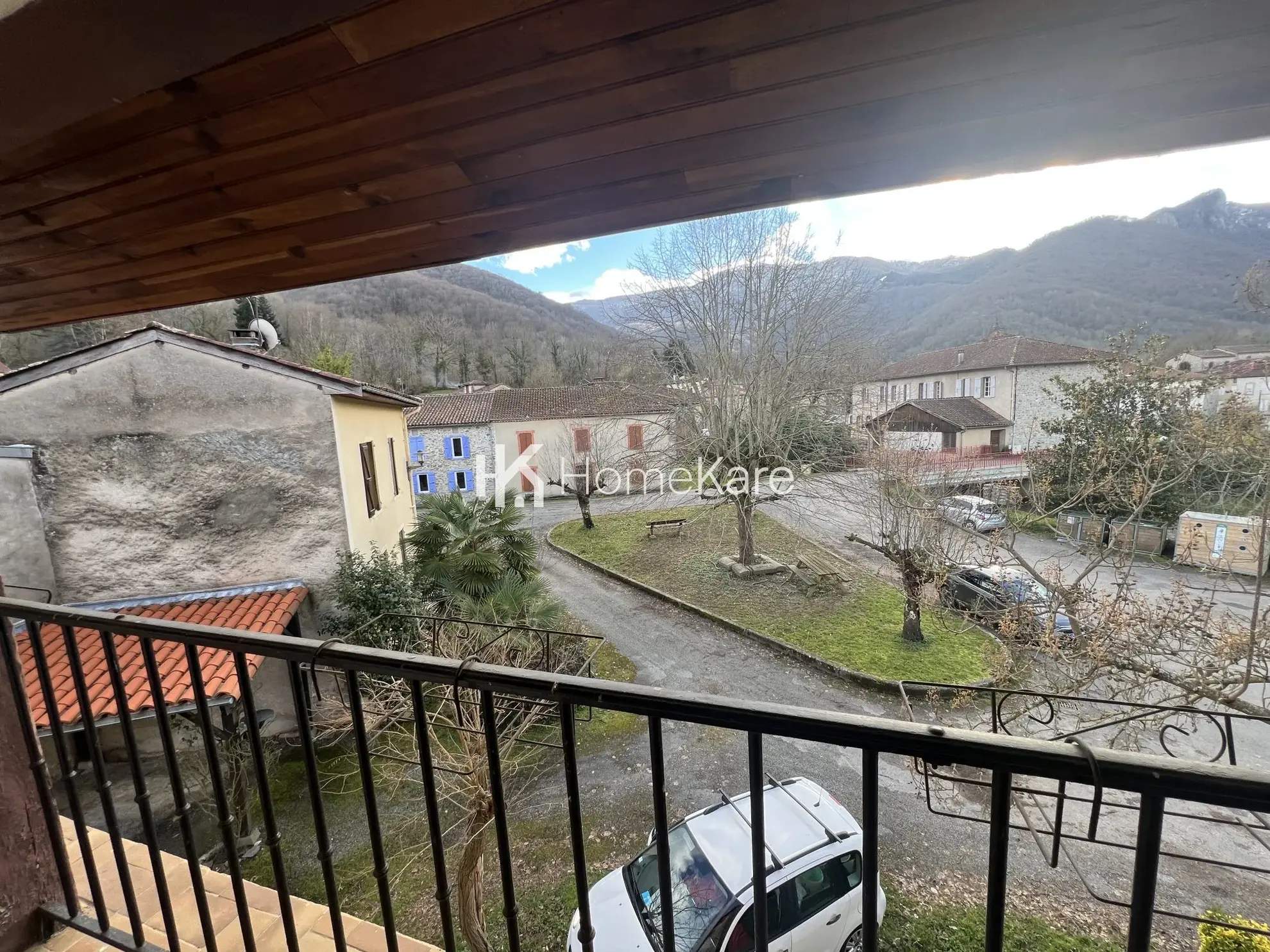 Maison à vendre à Arbas avec vue sur montagnes et rivière 