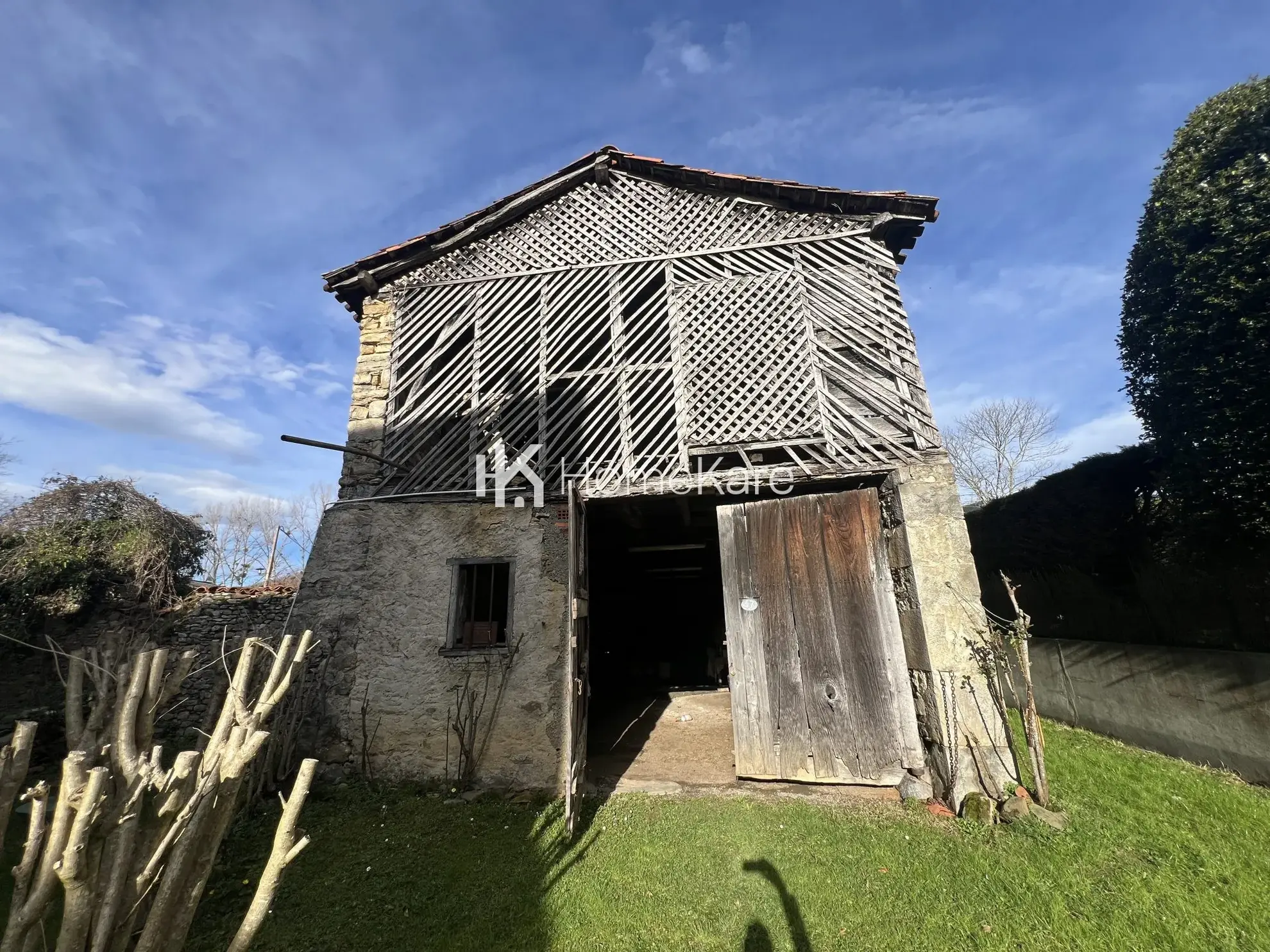 Maison à vendre à Arbas avec vue sur montagnes et rivière 