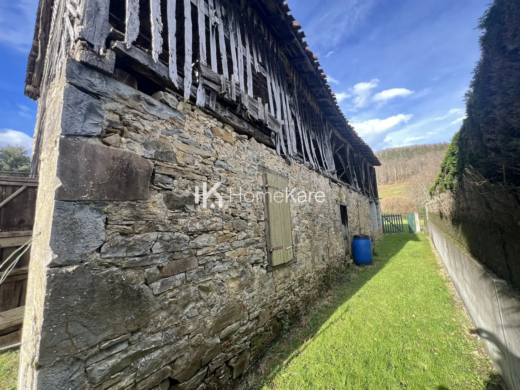 Maison à vendre à Arbas avec vue sur montagnes et rivière 