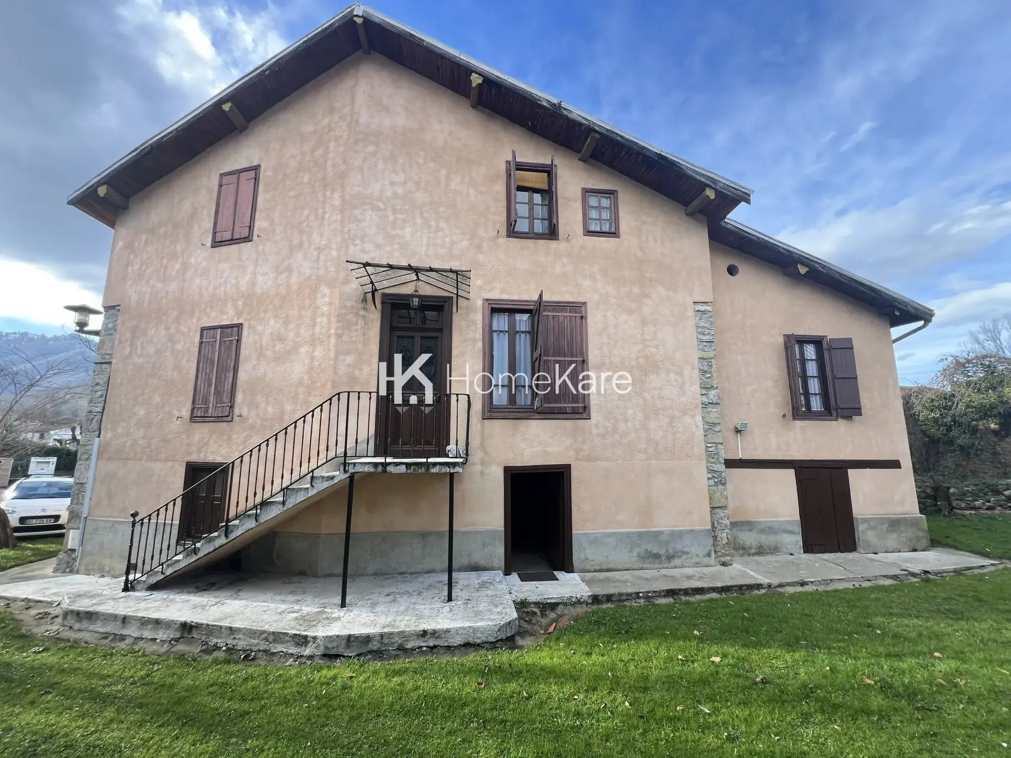 Maison à vendre à Arbas avec vue sur montagnes et rivière 