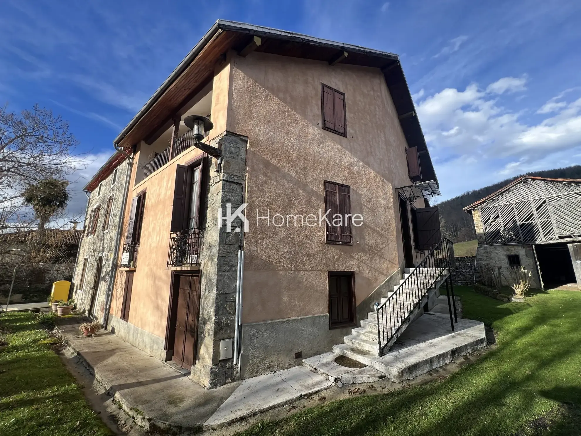 Maison à vendre à Arbas avec vue sur montagnes et rivière 