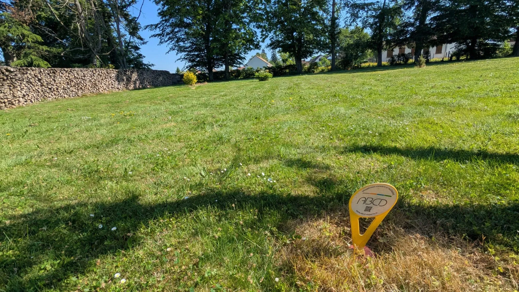 Terrain constructible de 1078 m² à Sermesse (71350) – Idéal pour votre maison 