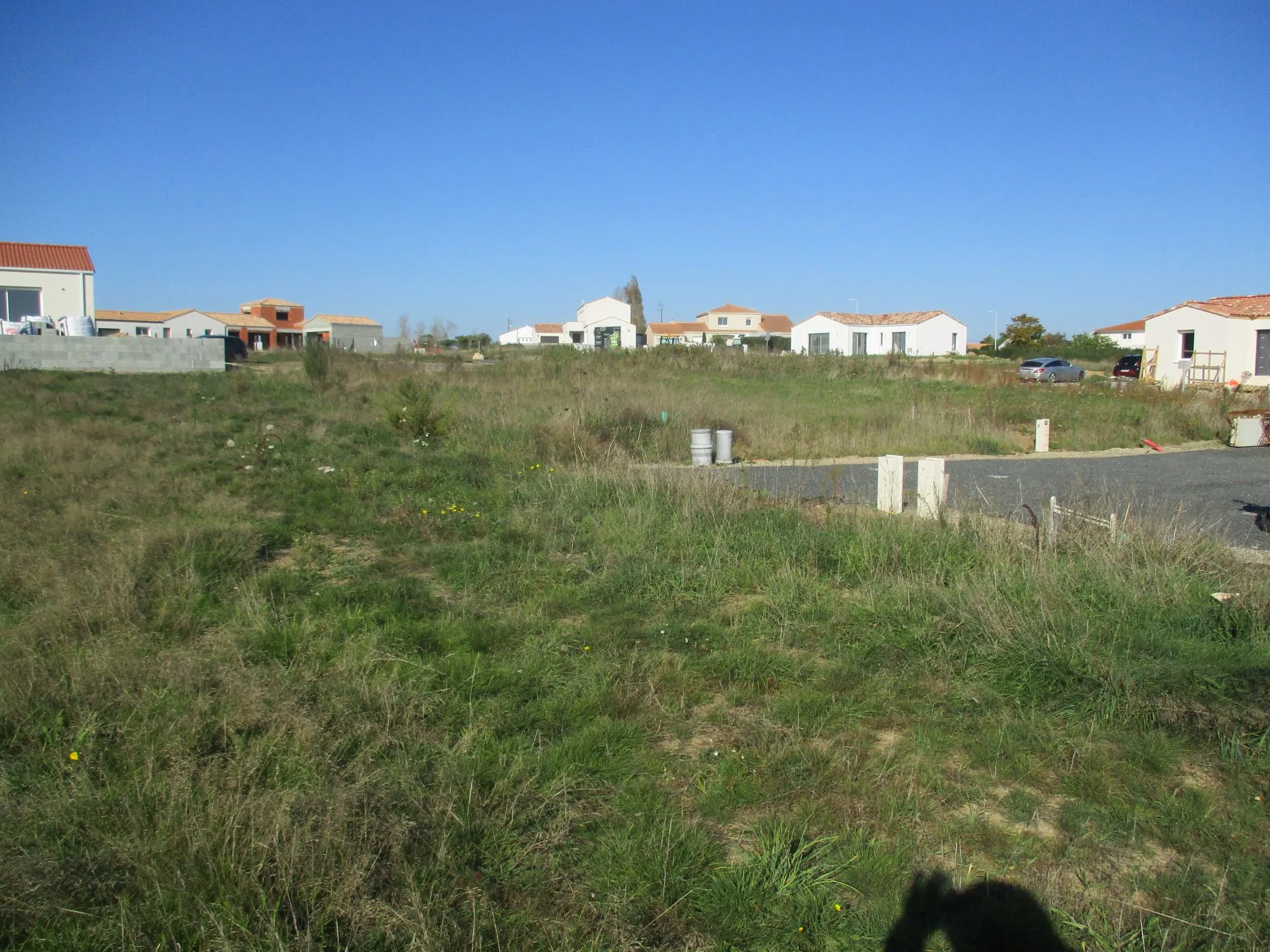 Terrain constructible calme à Vairé et Brem-sur-Mer près de la mer 