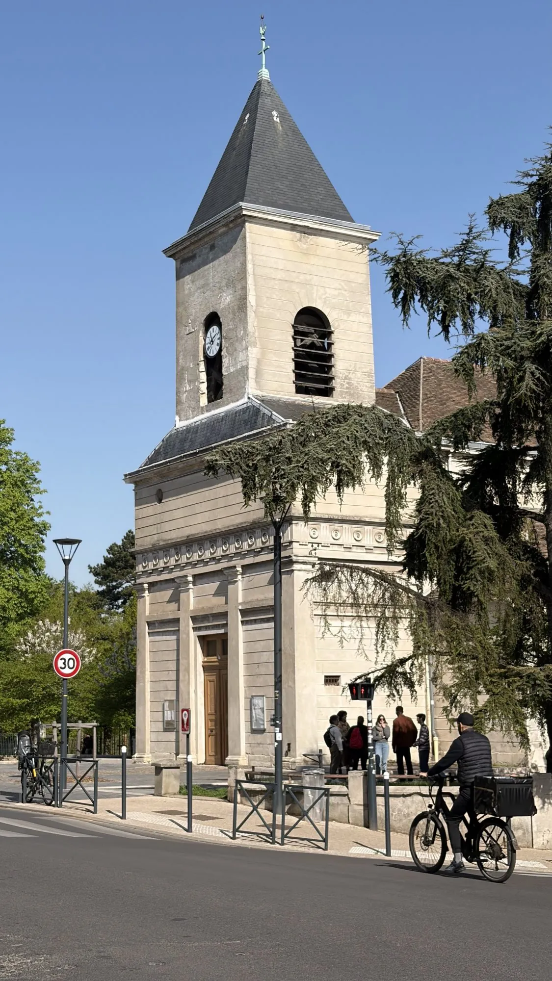 À vendre fonds de commerce d'épicerie à Romainville avec licence 3 et terrasse 