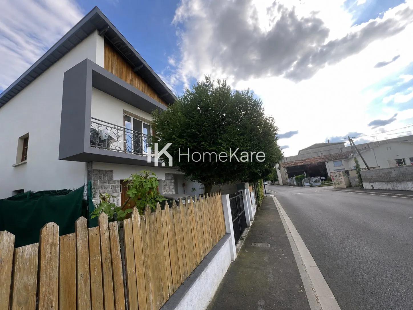 Maison à vendre à Saint-Gaudens avec deux appartements loués – Investissement idéal