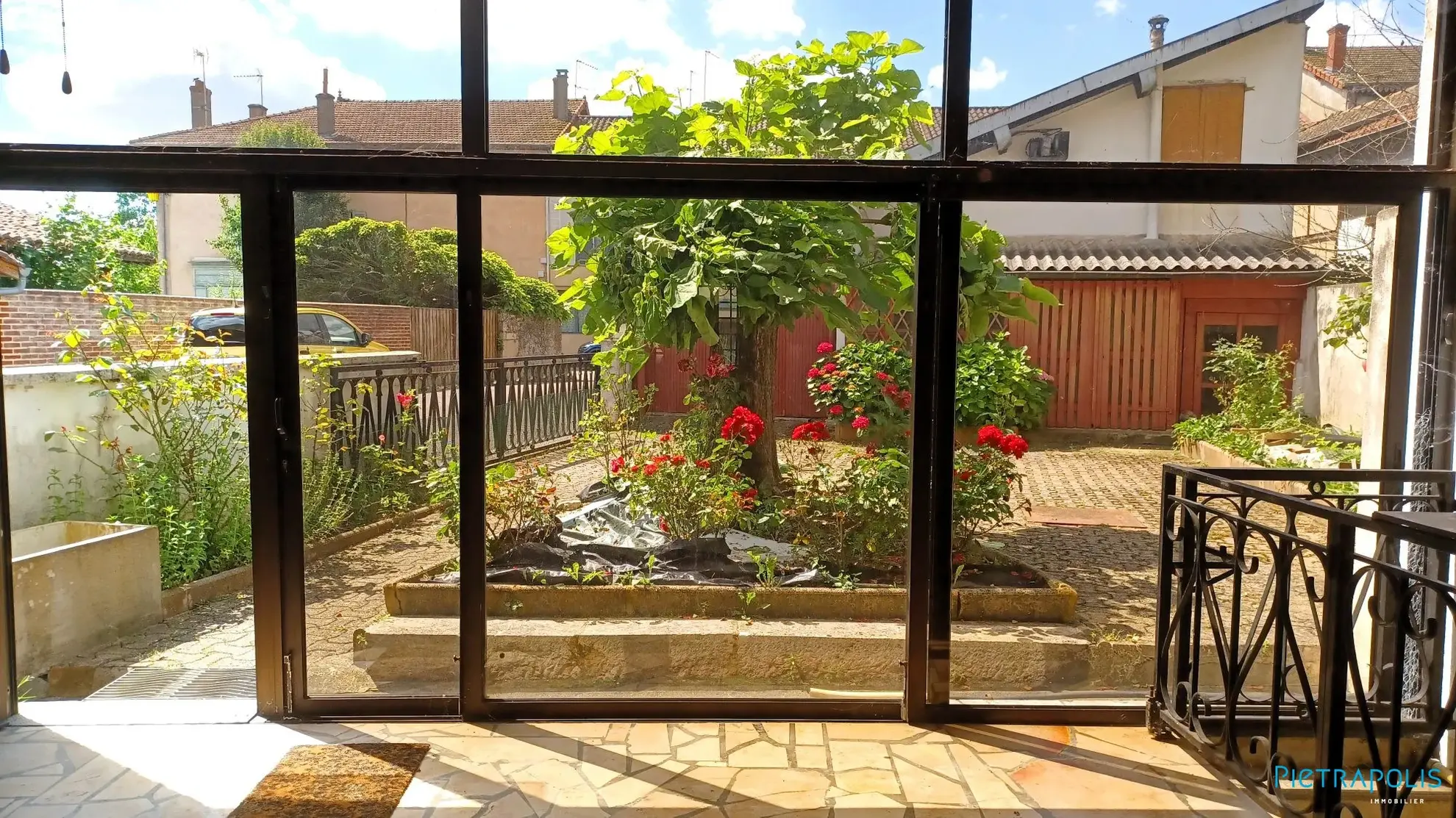 Maison de 170 m² avec cour et double garage à Romenay
